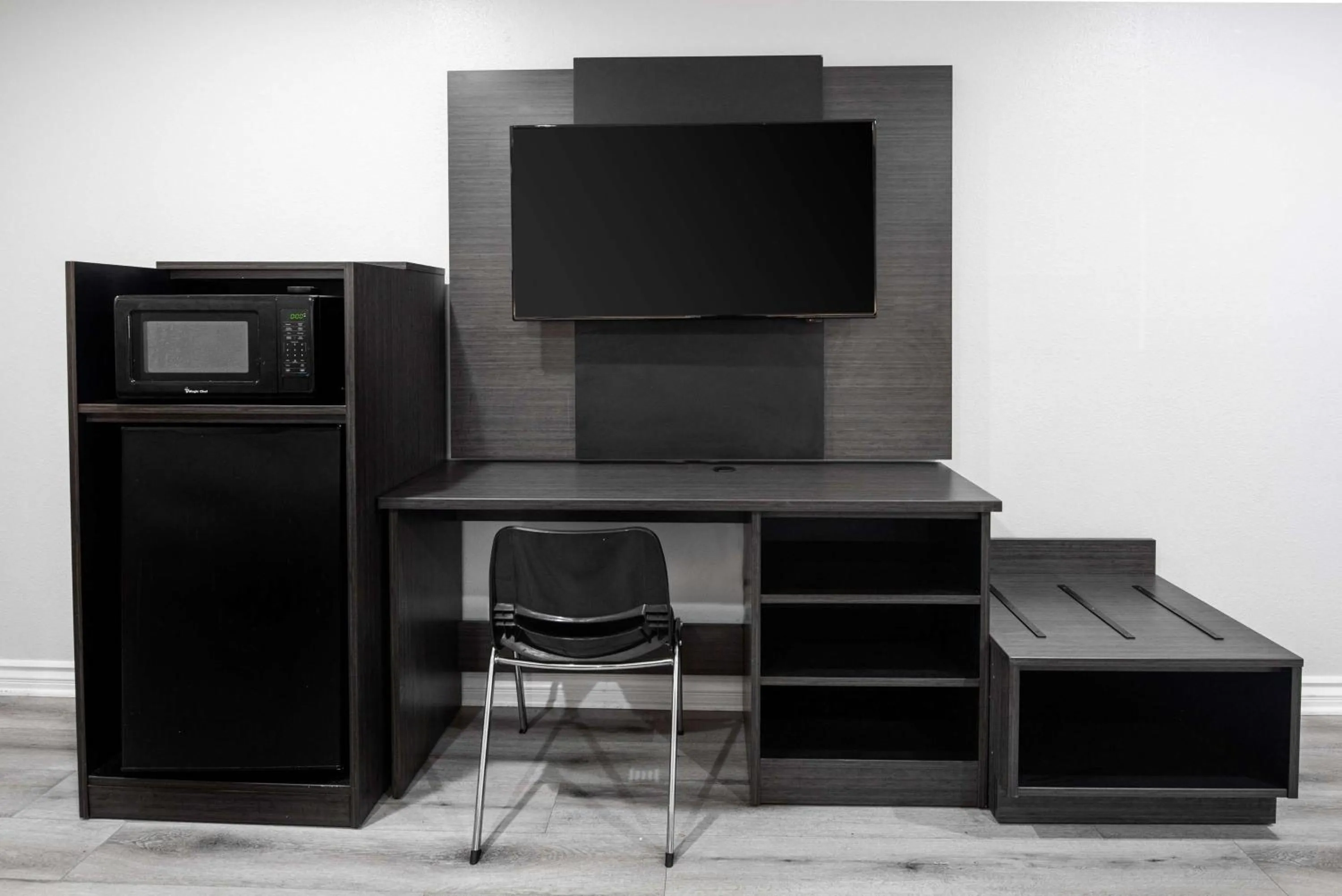 Photo of the whole room in Motel 6-Anaheim, CA - Convention Center