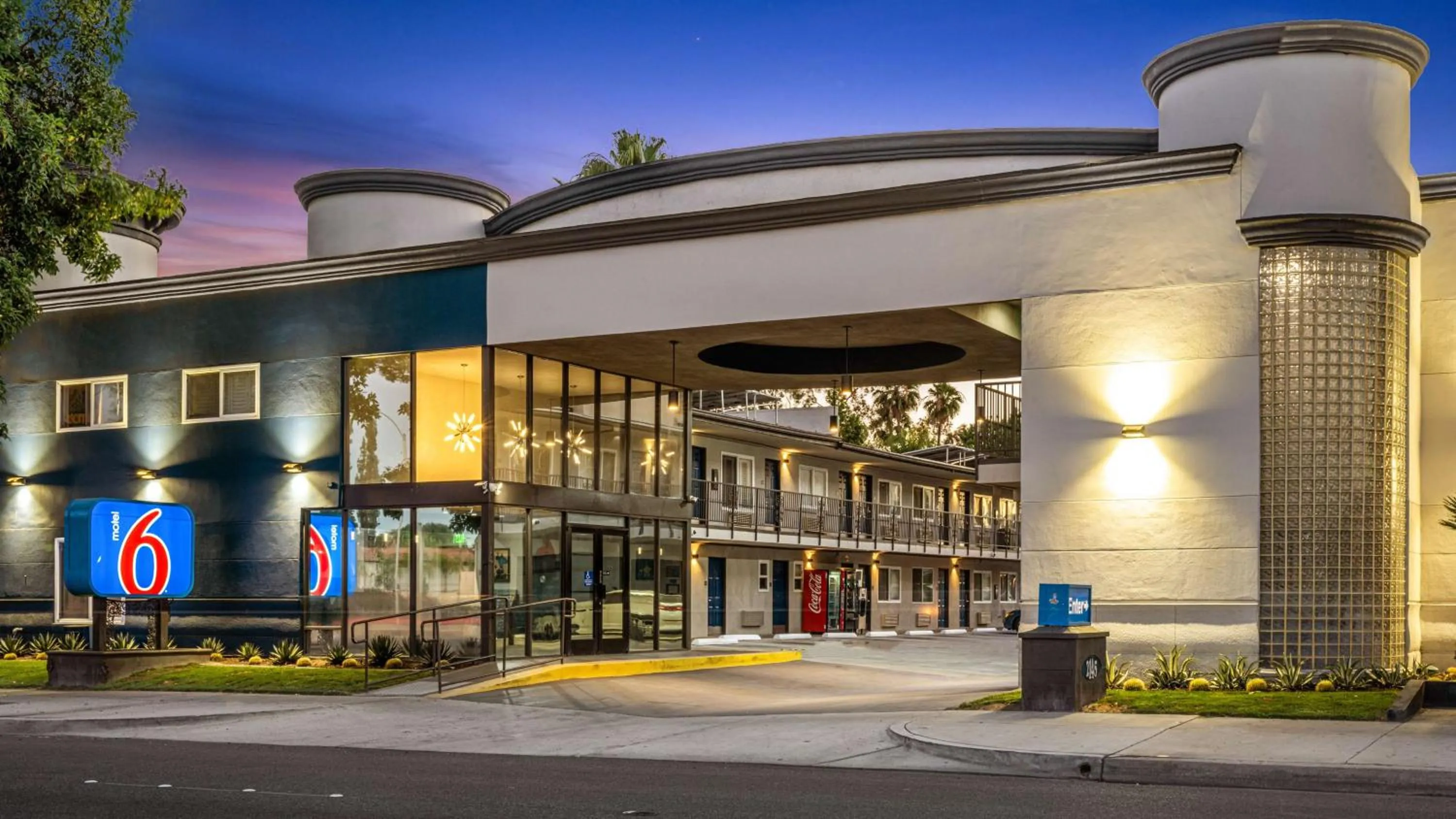 Property building in Motel 6-Anaheim, CA - Convention Center