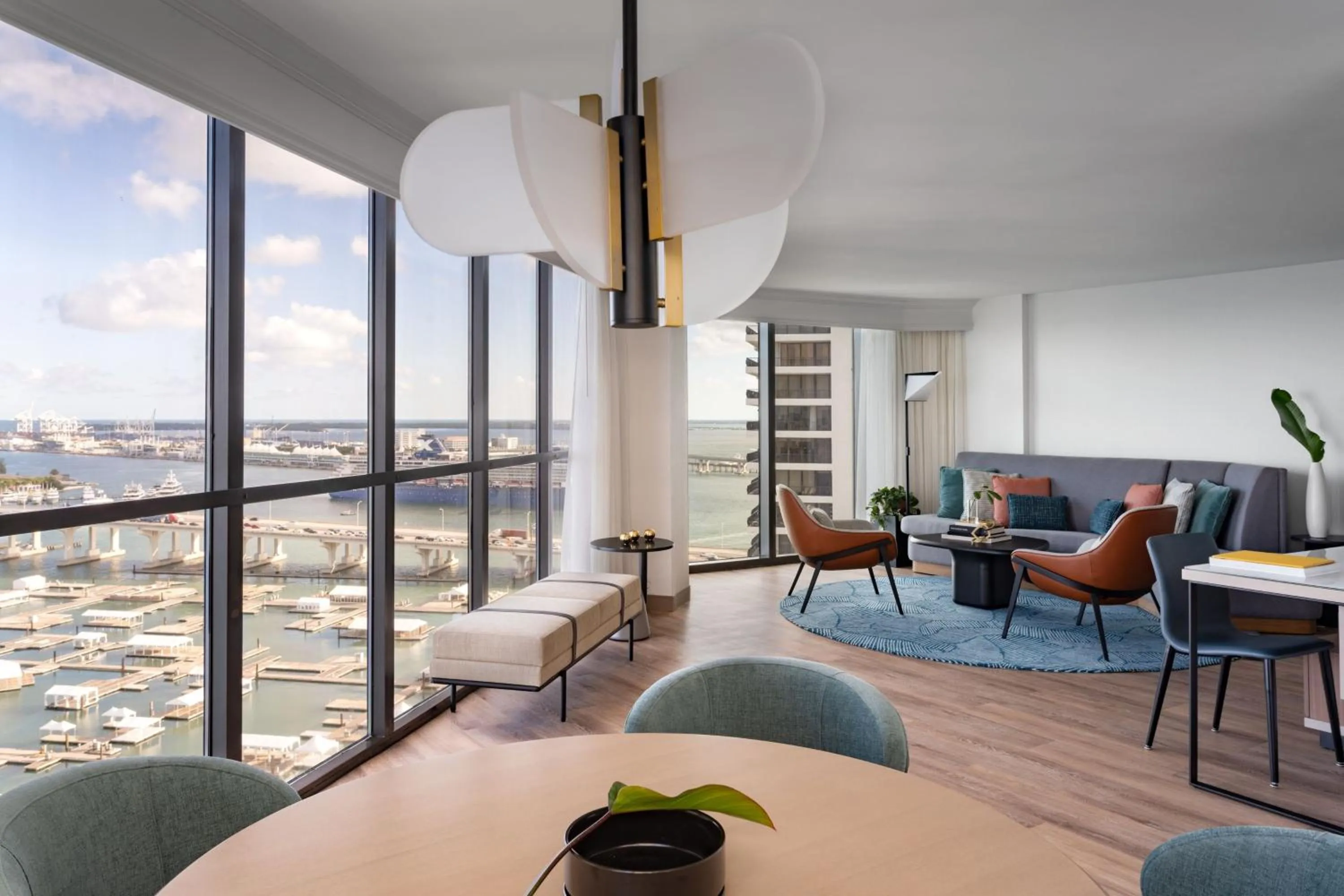 Living room in Miami Marriott Biscayne Bay