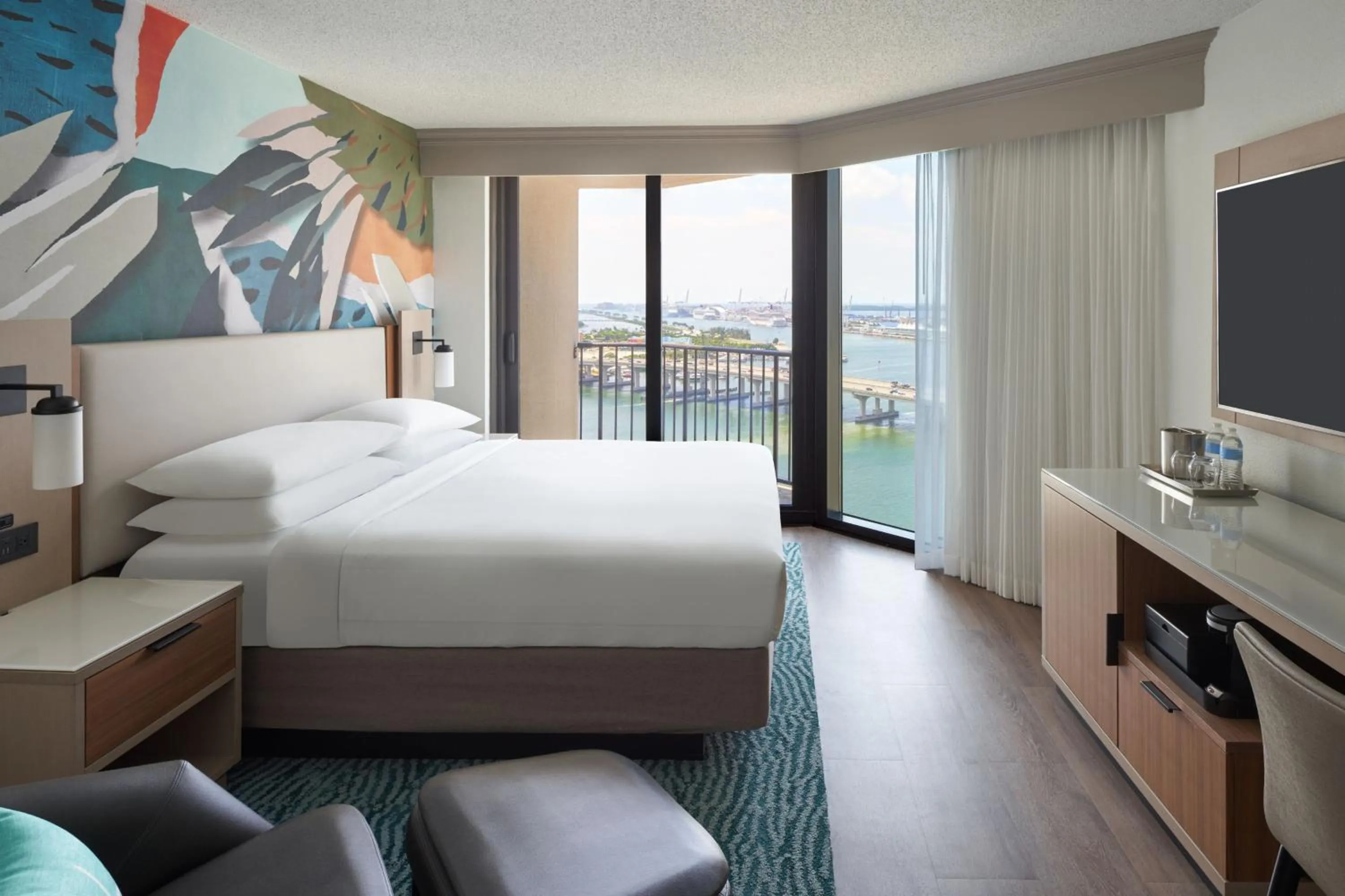 Photo of the whole room, Bed in Miami Marriott Biscayne Bay
