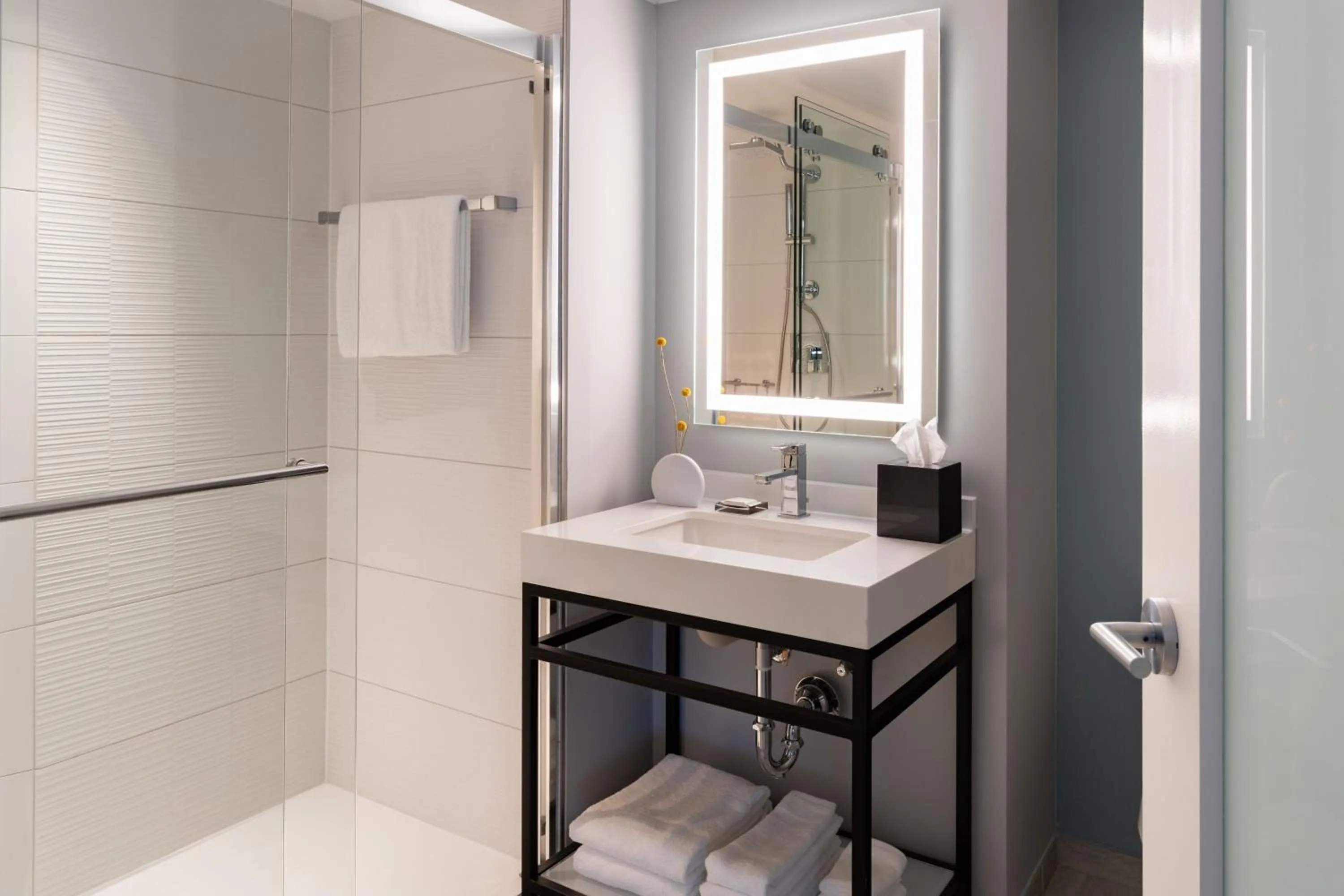 Bathroom in Miami Marriott Biscayne Bay