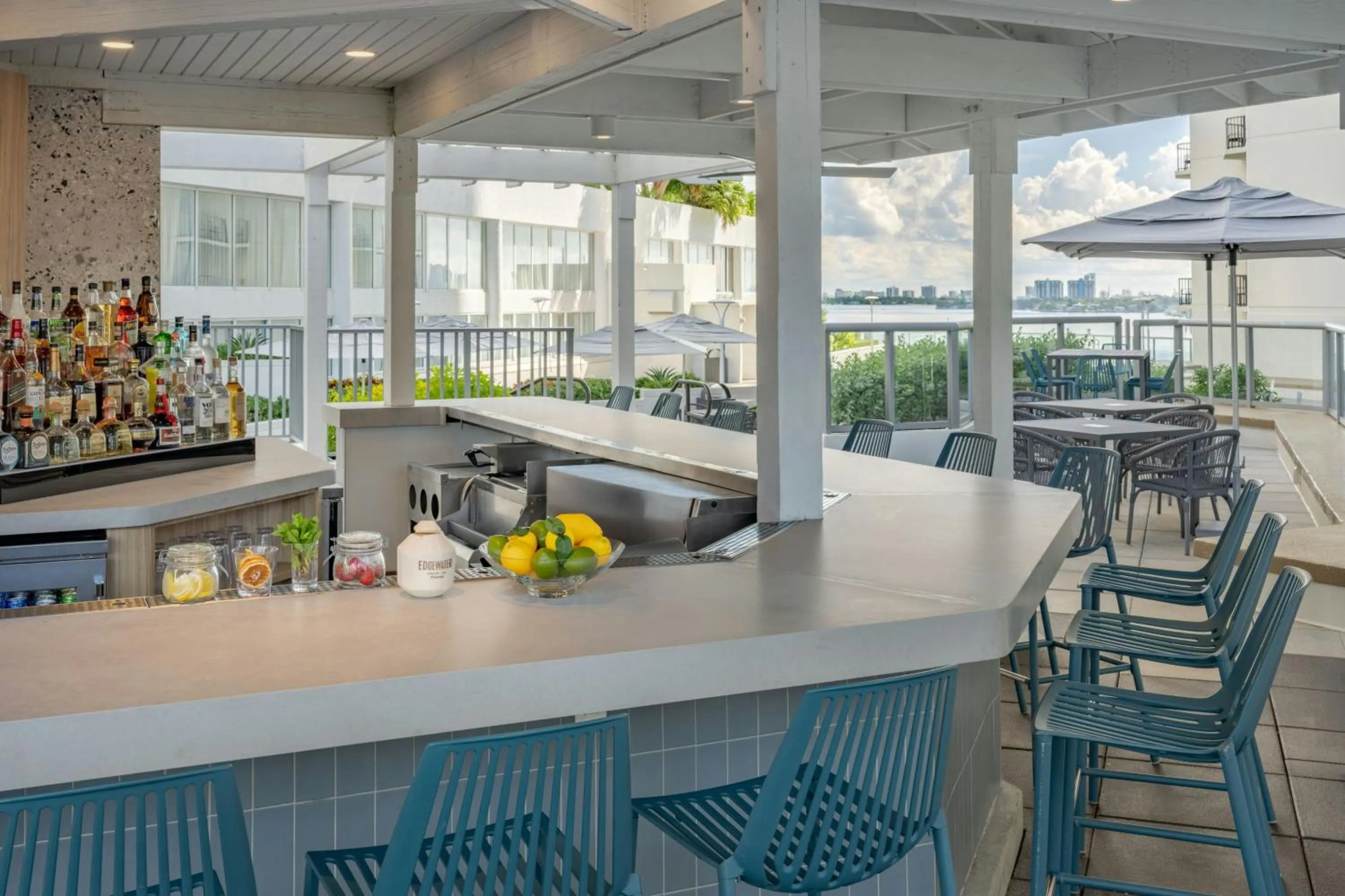 Lounge or bar in Miami Marriott Biscayne Bay