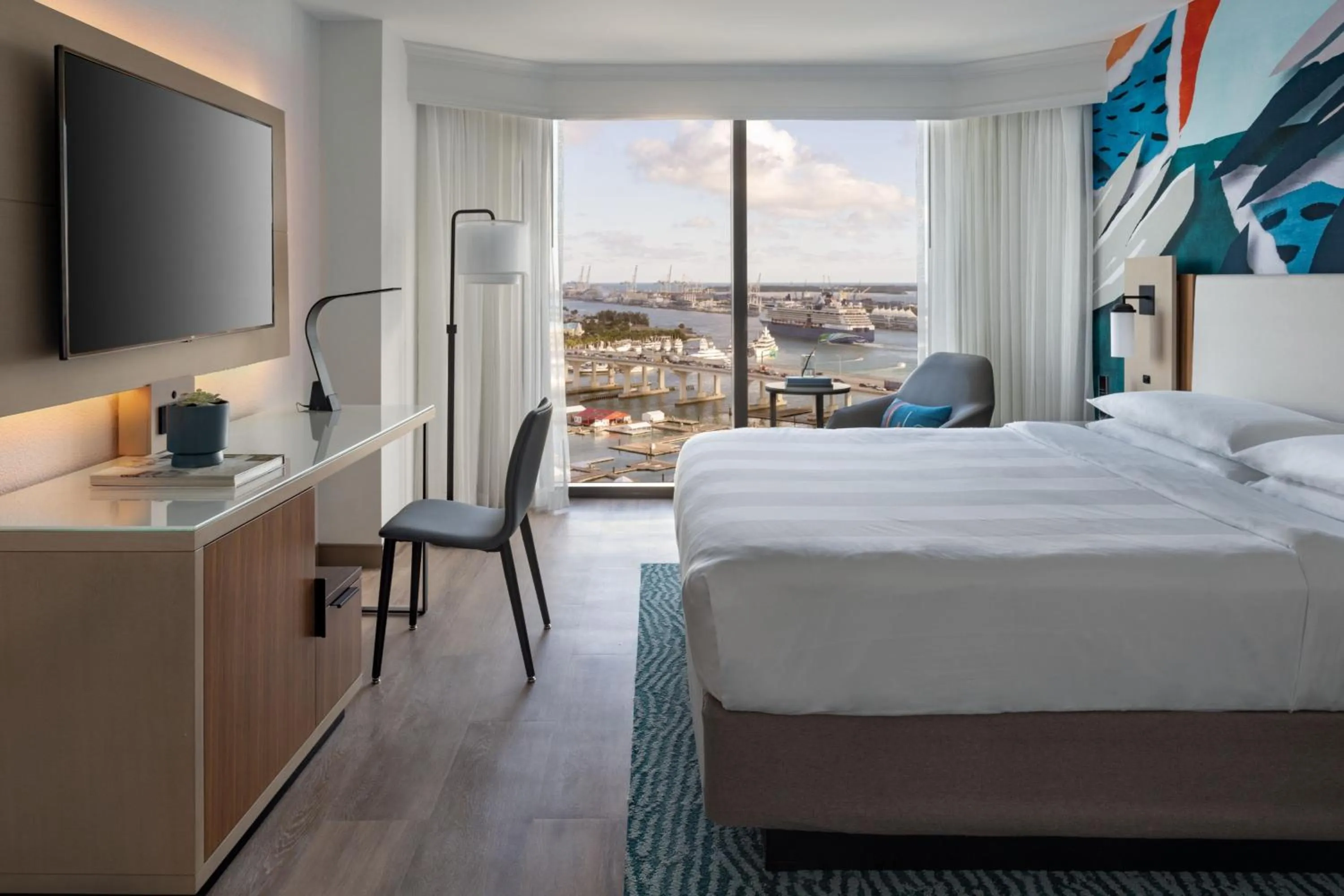 Photo of the whole room, Bed in Miami Marriott Biscayne Bay