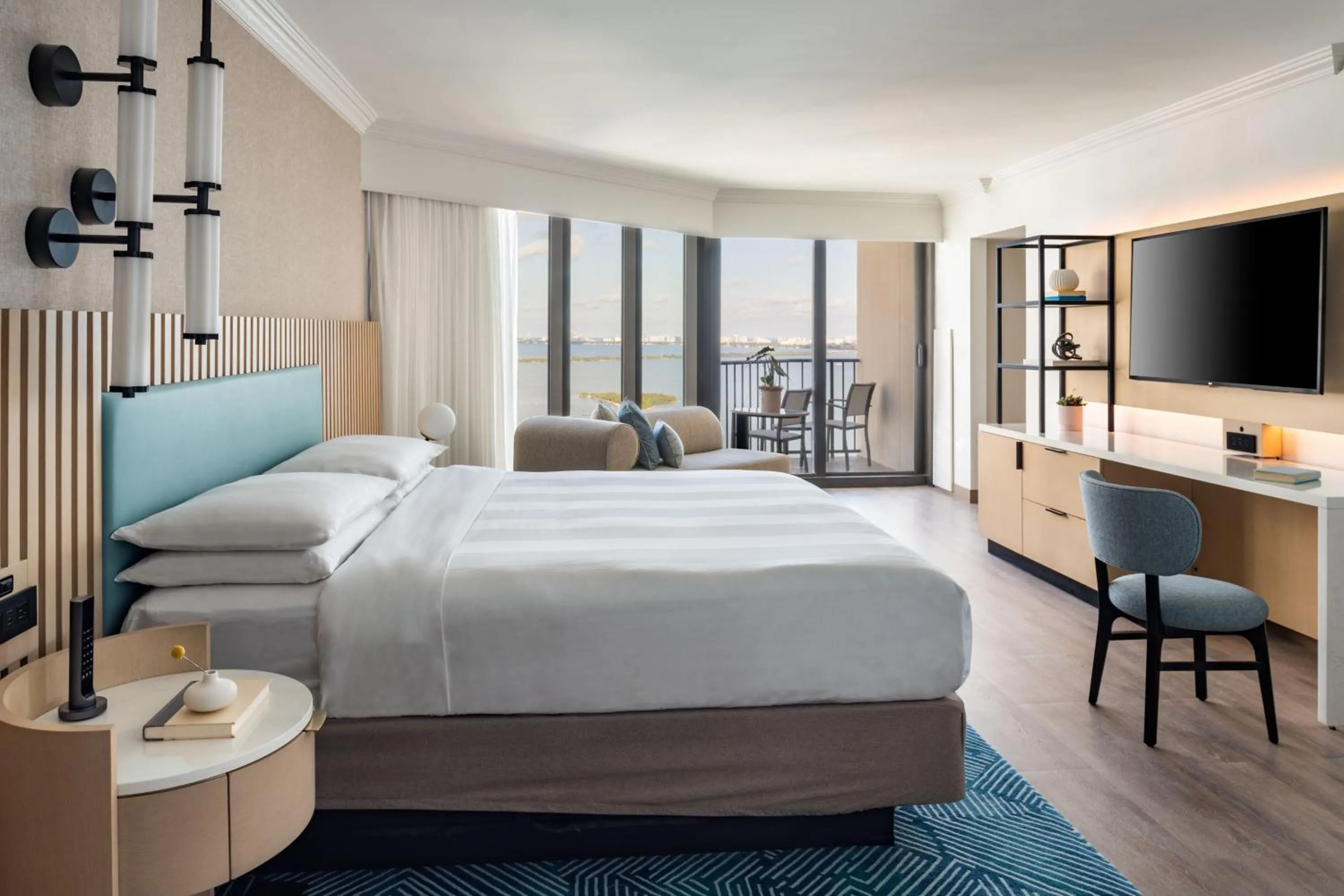 Photo of the whole room, Bed in Miami Marriott Biscayne Bay