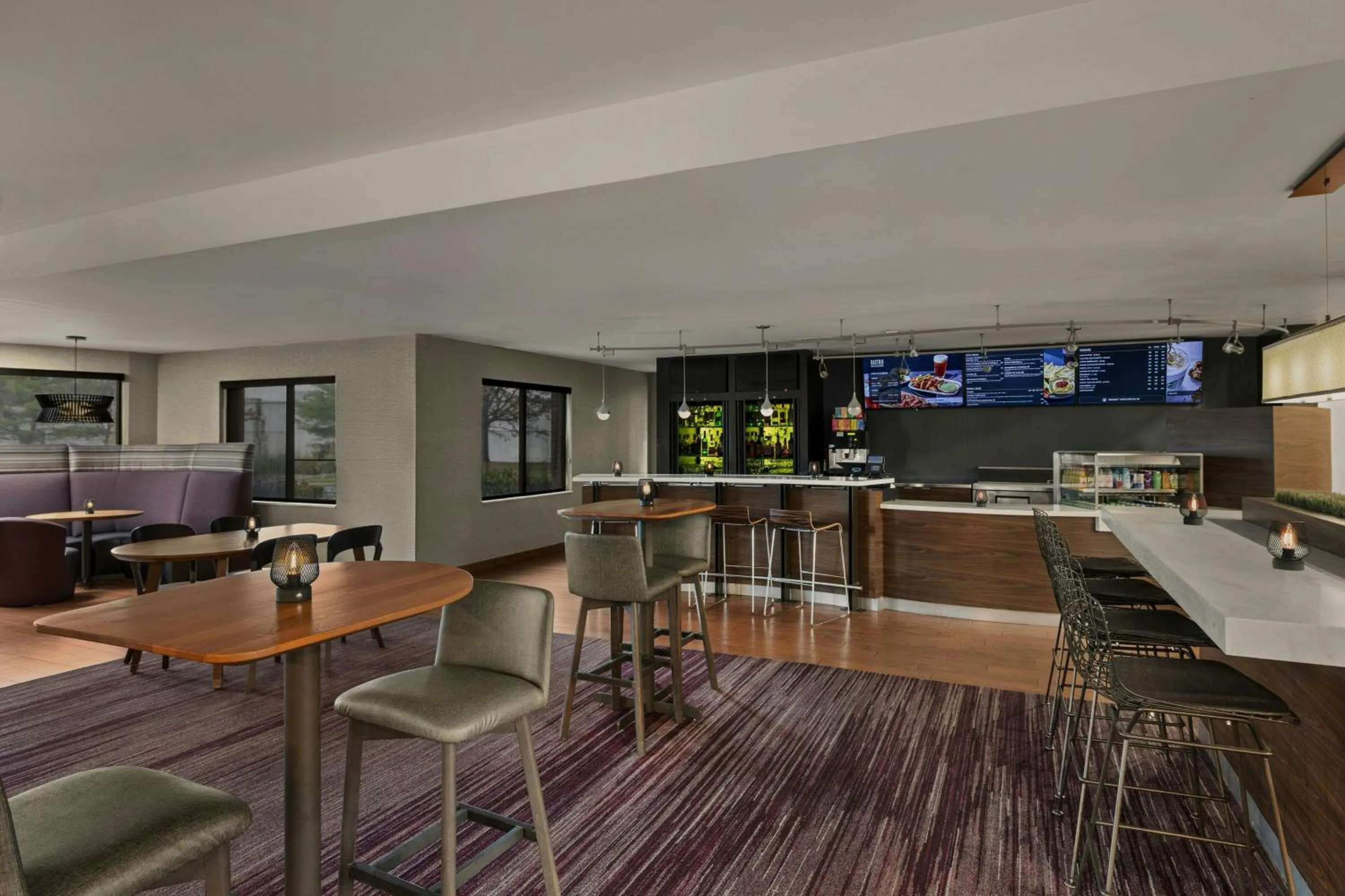 Lounge or bar in Courtyard Philadelphia/Langhorne