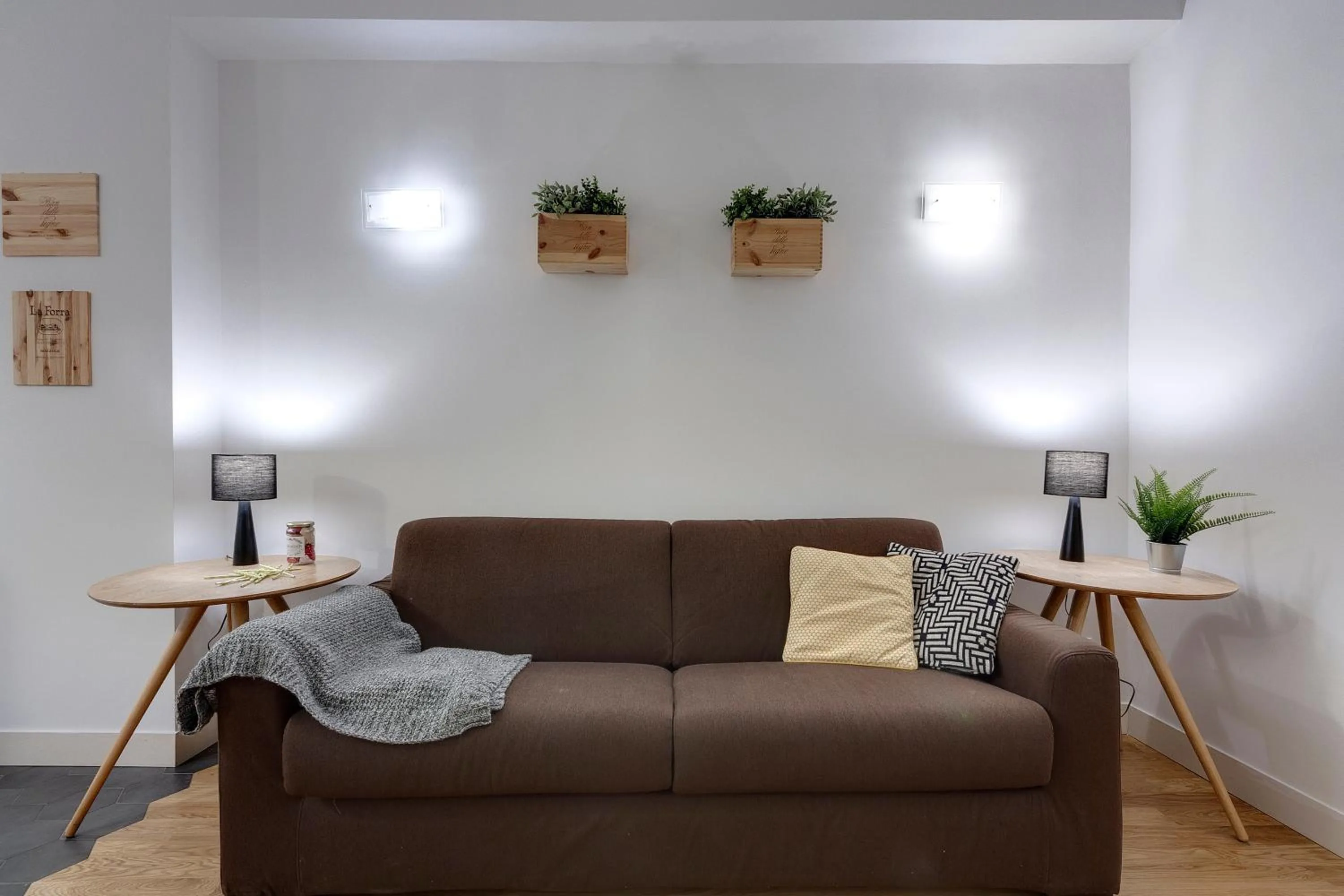 Living room in Costa San Giorgio Apartment by Mamo Florence