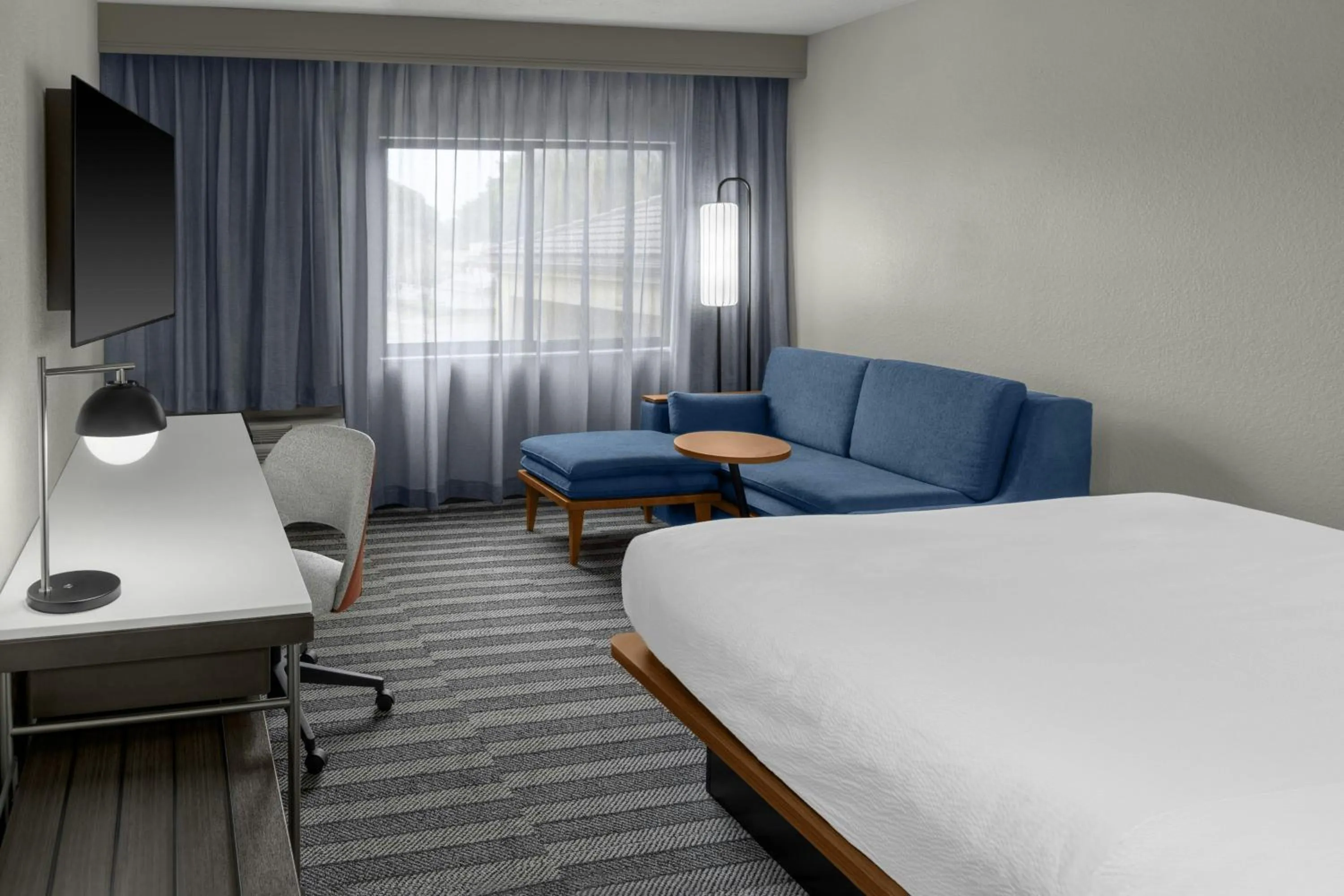 Photo of the whole room, Bed in Courtyard by Marriott Fort Lauderdale Coral Springs