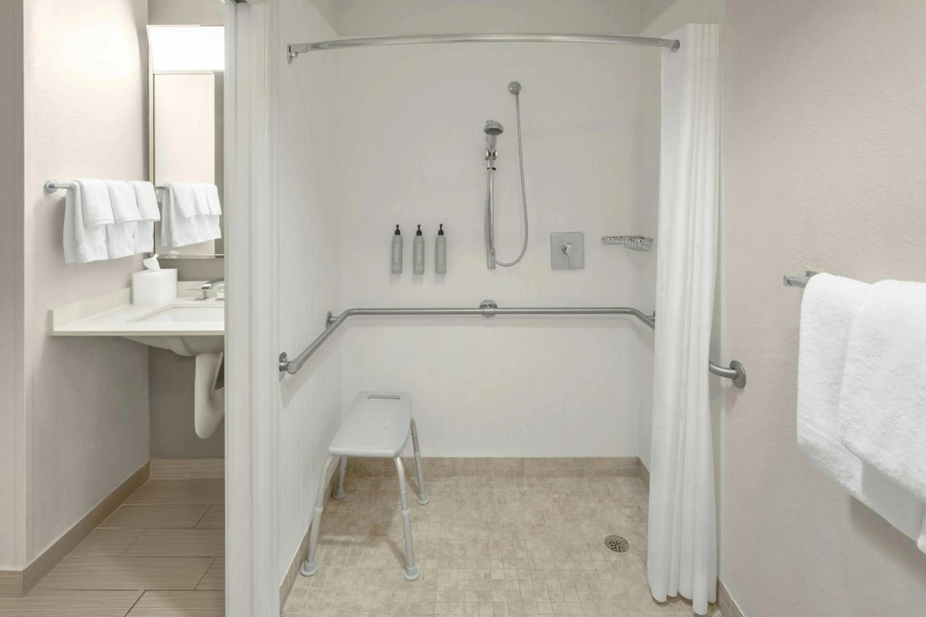 Bathroom in Courtyard by Marriott Fort Lauderdale Coral Springs