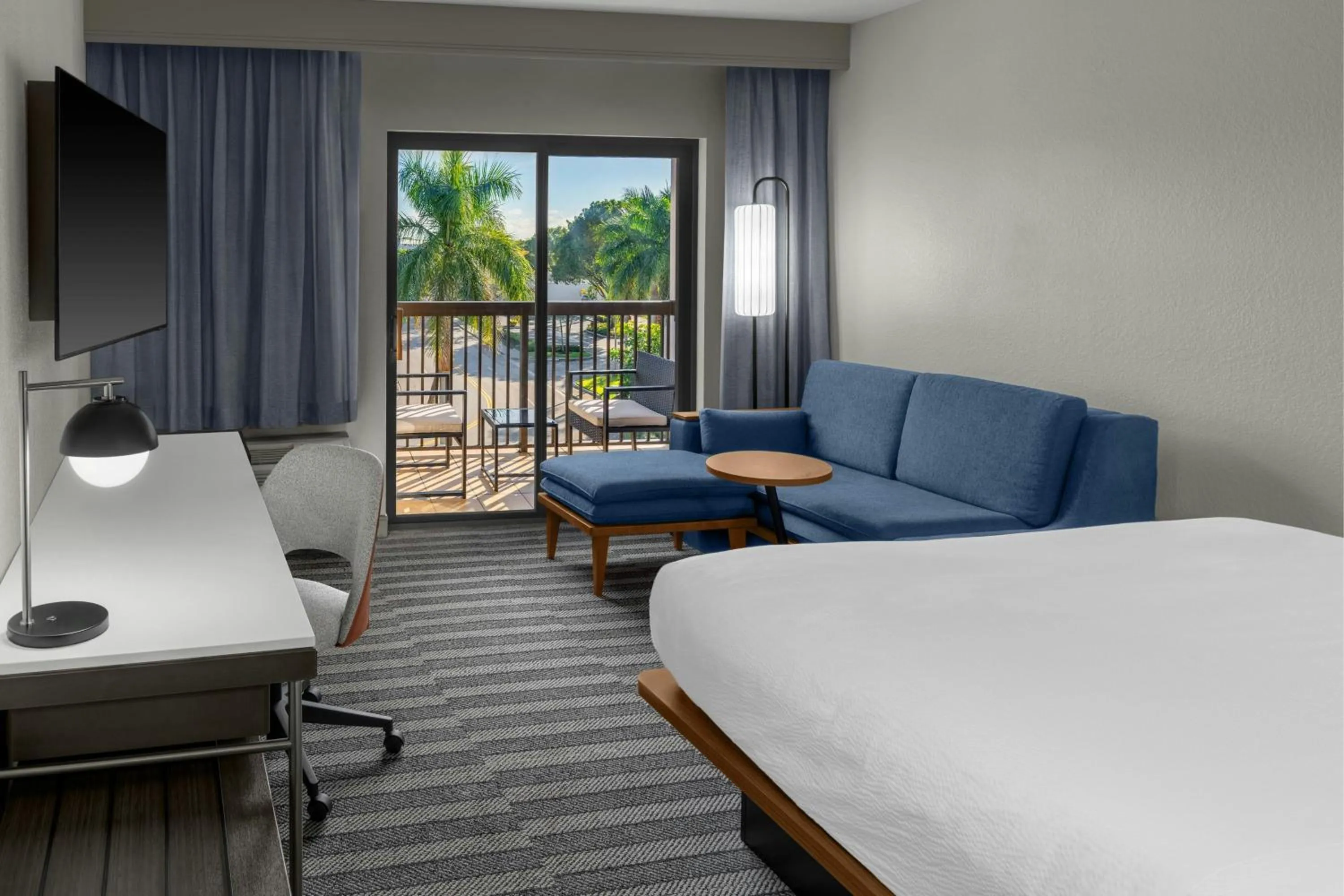 Photo of the whole room, Bed in Courtyard by Marriott Fort Lauderdale Coral Springs