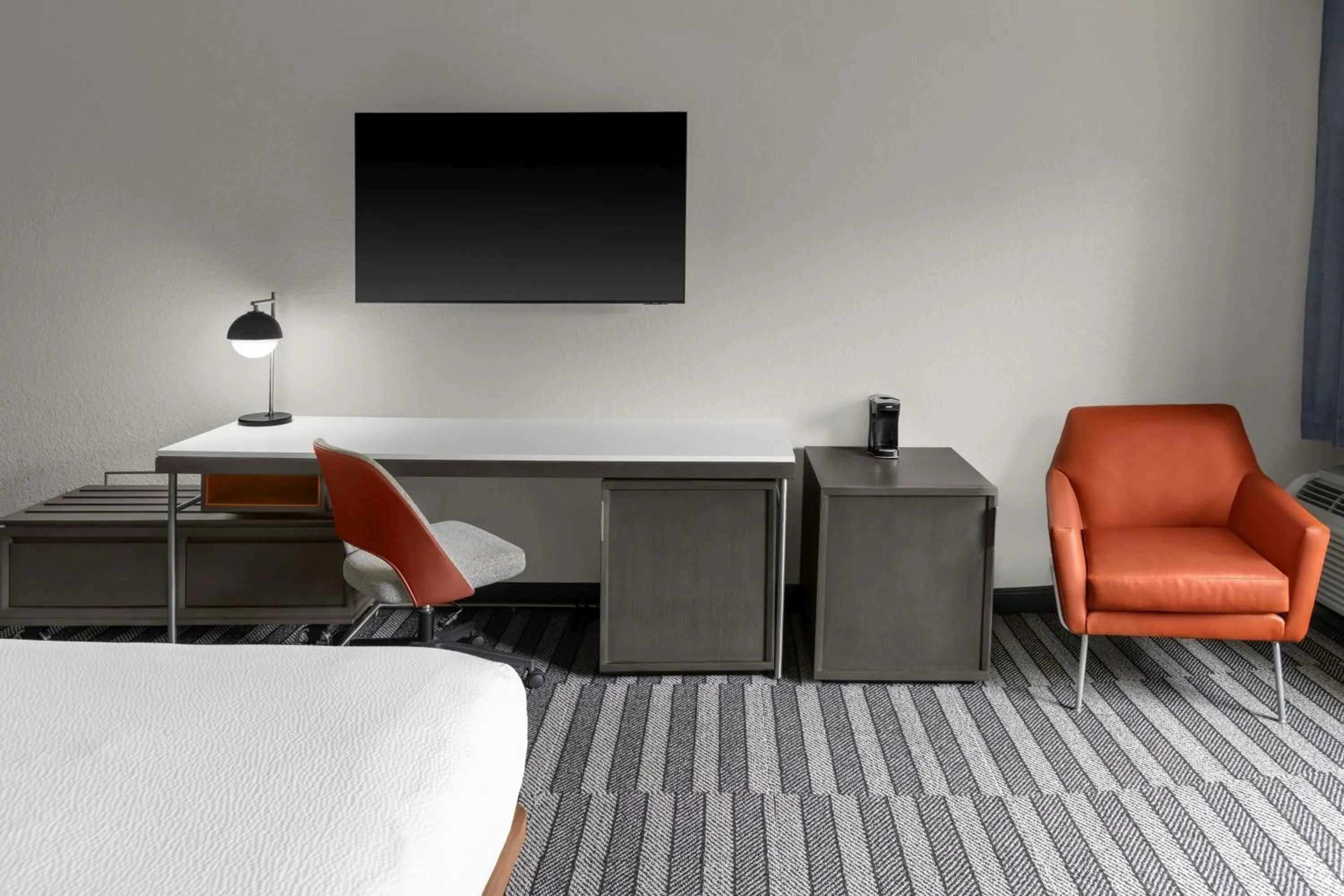 Photo of the whole room in Courtyard by Marriott Fort Lauderdale Coral Springs