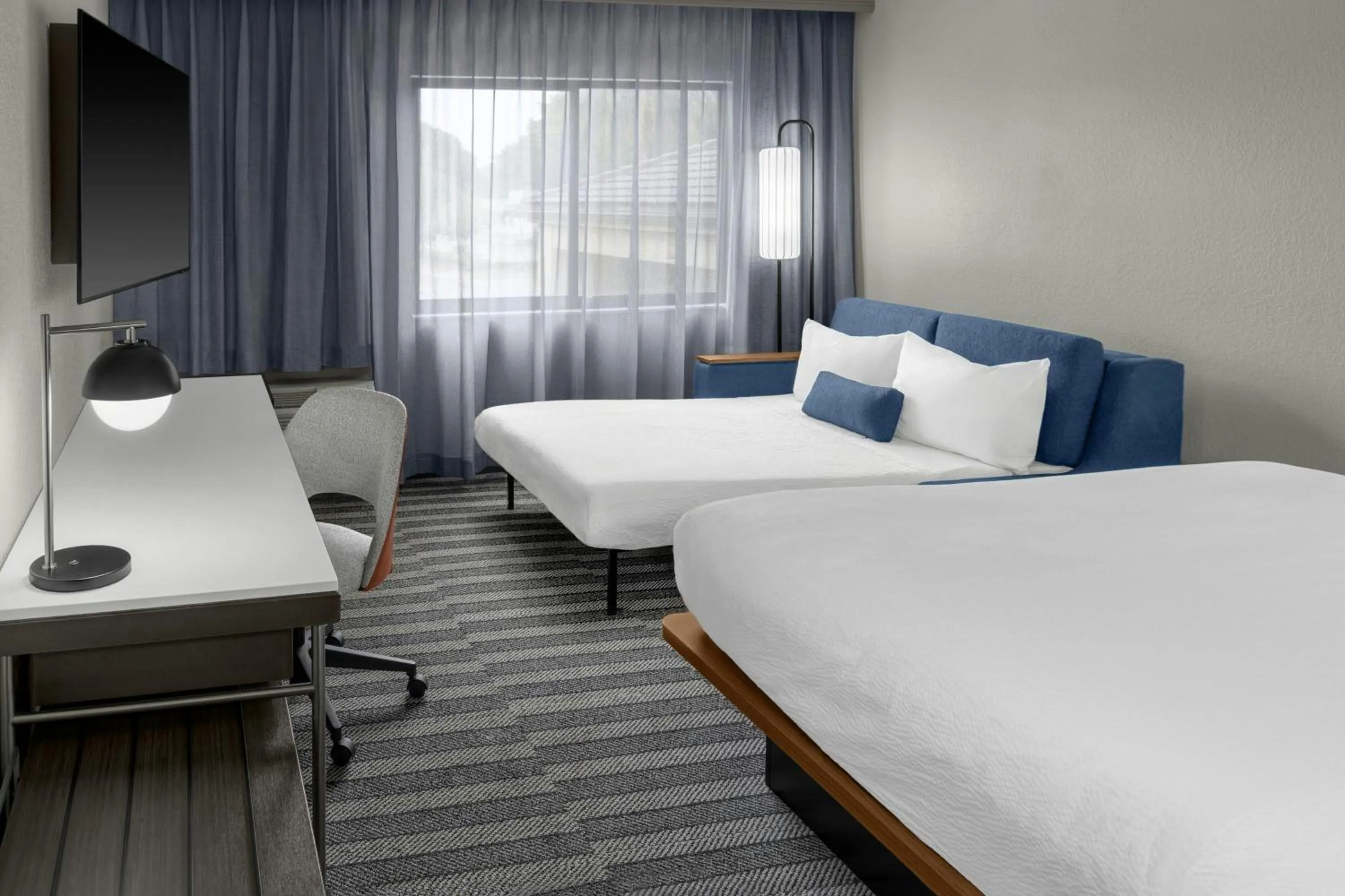 Photo of the whole room, Bed in Courtyard by Marriott Fort Lauderdale Coral Springs