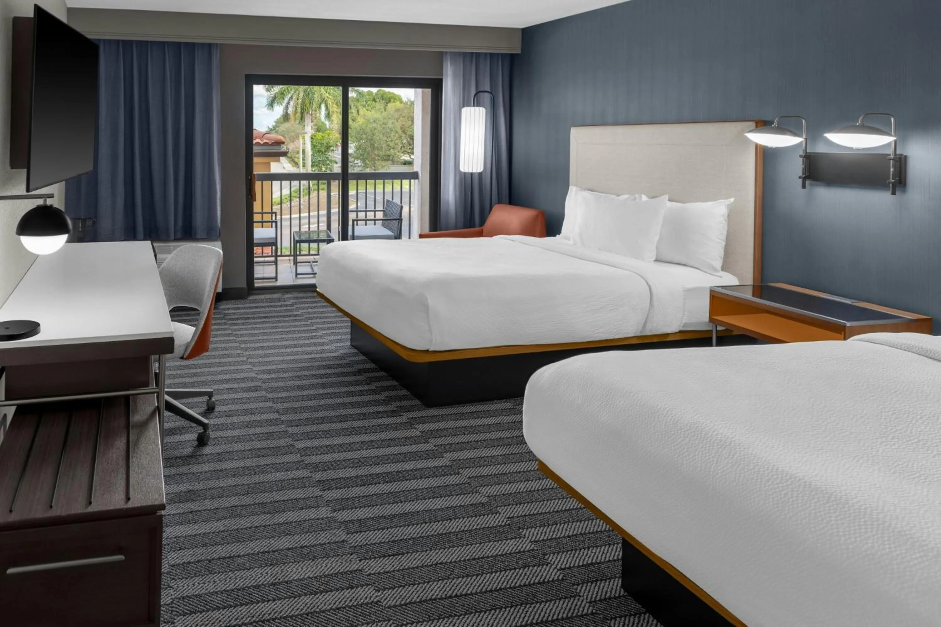 Photo of the whole room, Bed in Courtyard by Marriott Fort Lauderdale Coral Springs