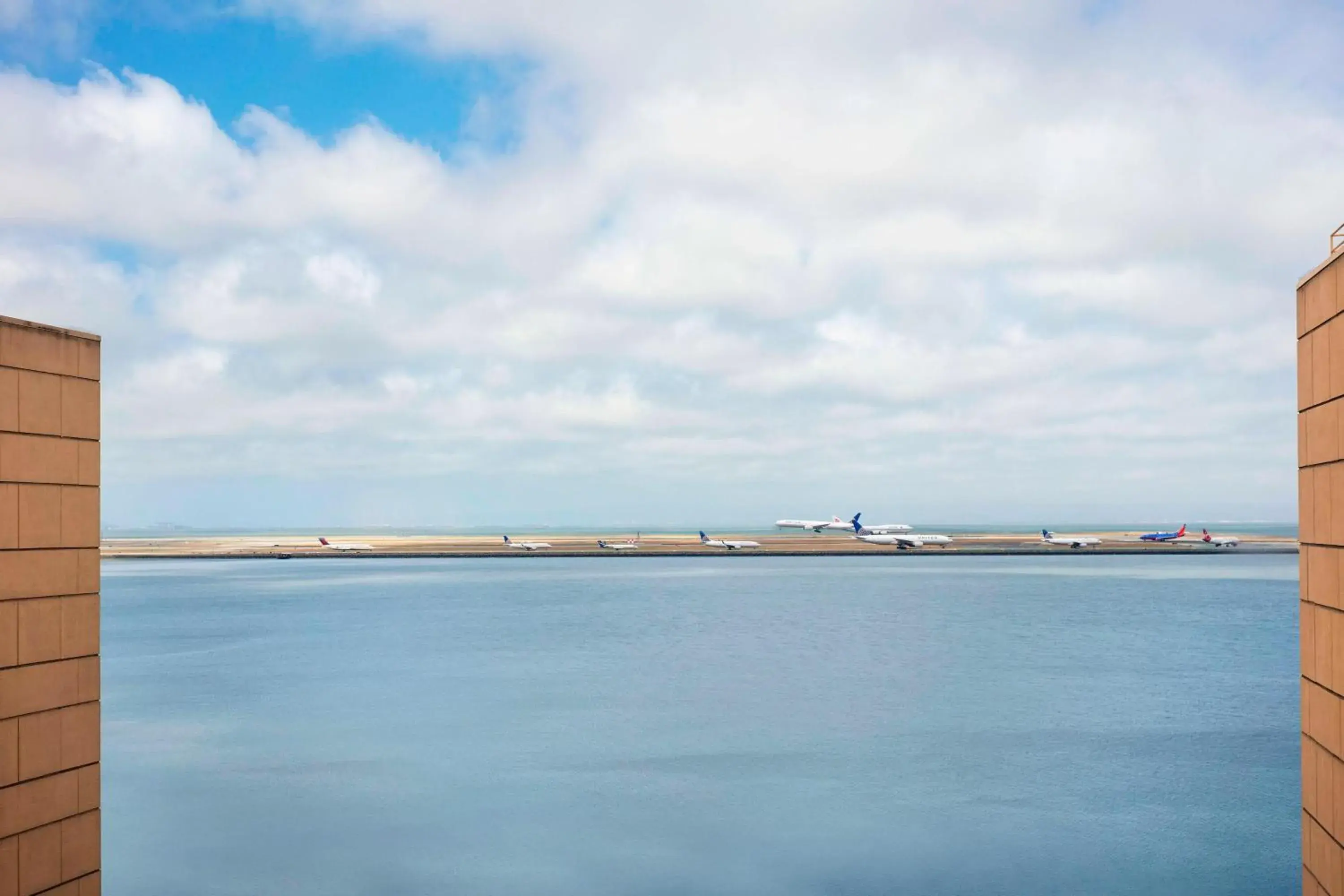 King or Double Room with Waterfront View in San Francisco Airport Marriott Waterfront King or Double Room with Waterfront View in San Francisco Airport Marriott Waterfront