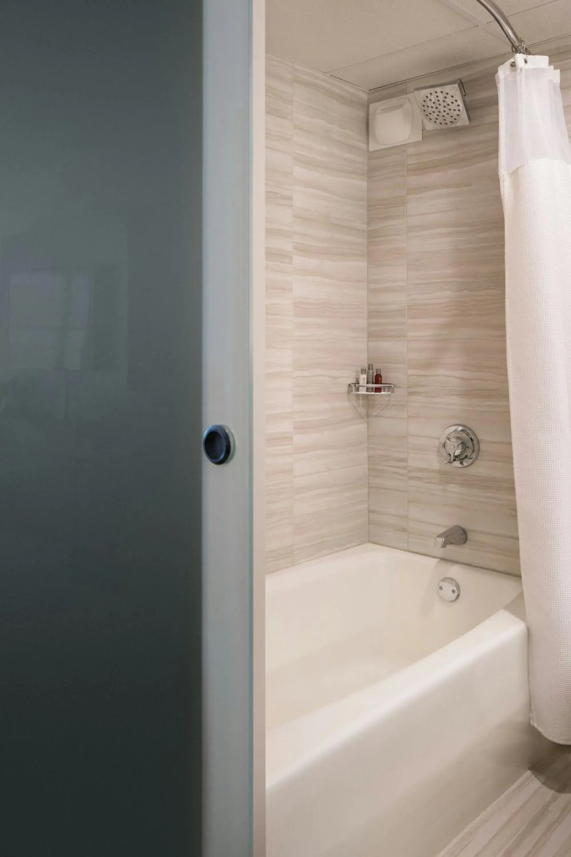 Guest Room with Two Double Beds in San Francisco Airport Marriott Waterfront Guest Room with Two Double Beds in San Francisco Airport Marriott Waterfront