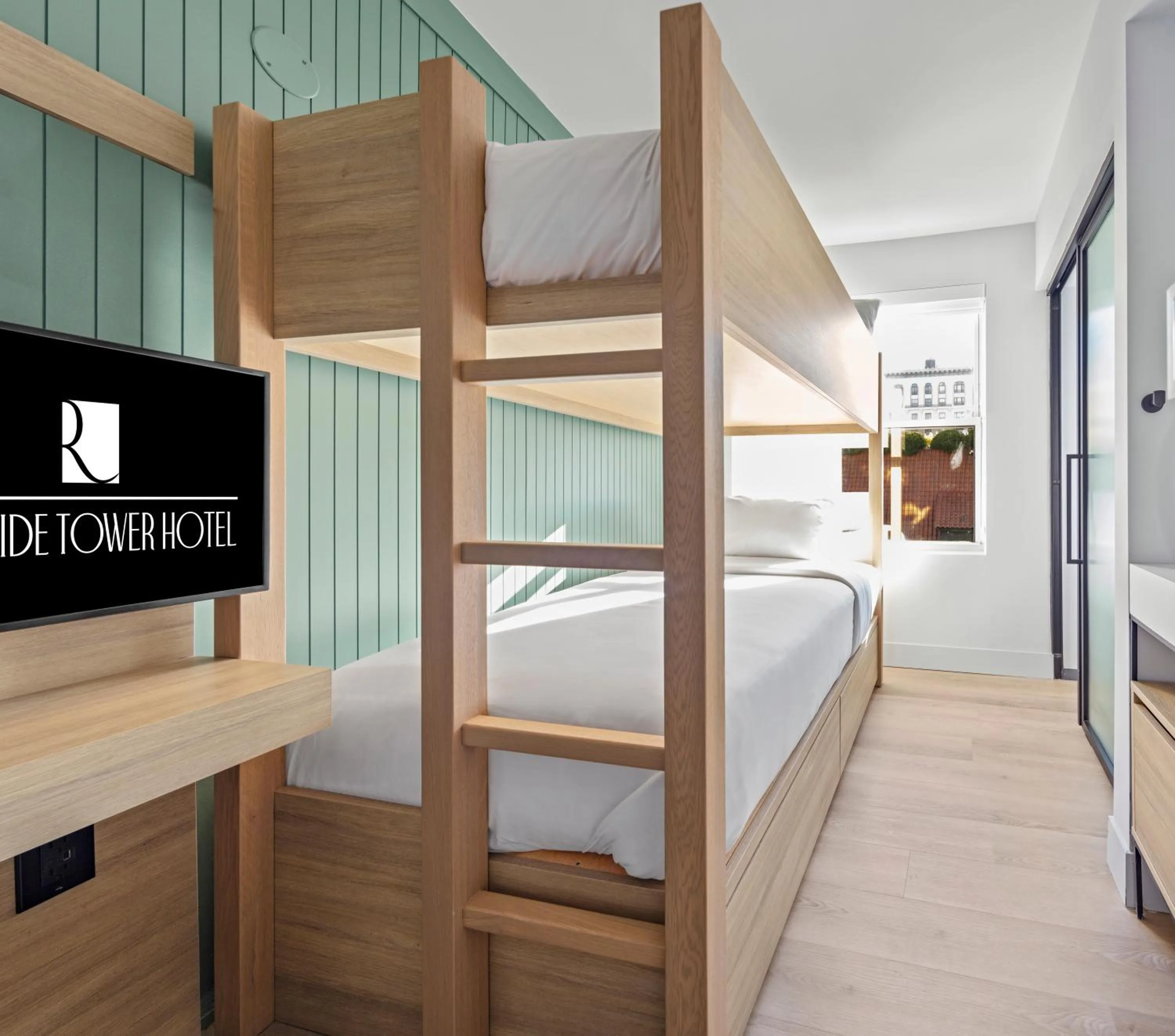 TV and multimedia, Bed in Riverside Tower Hotel