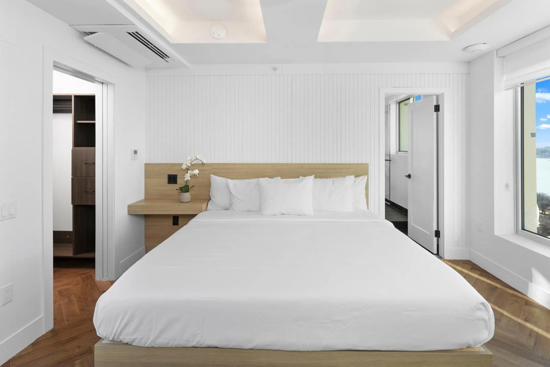 Bed in Riverside Tower Hotel