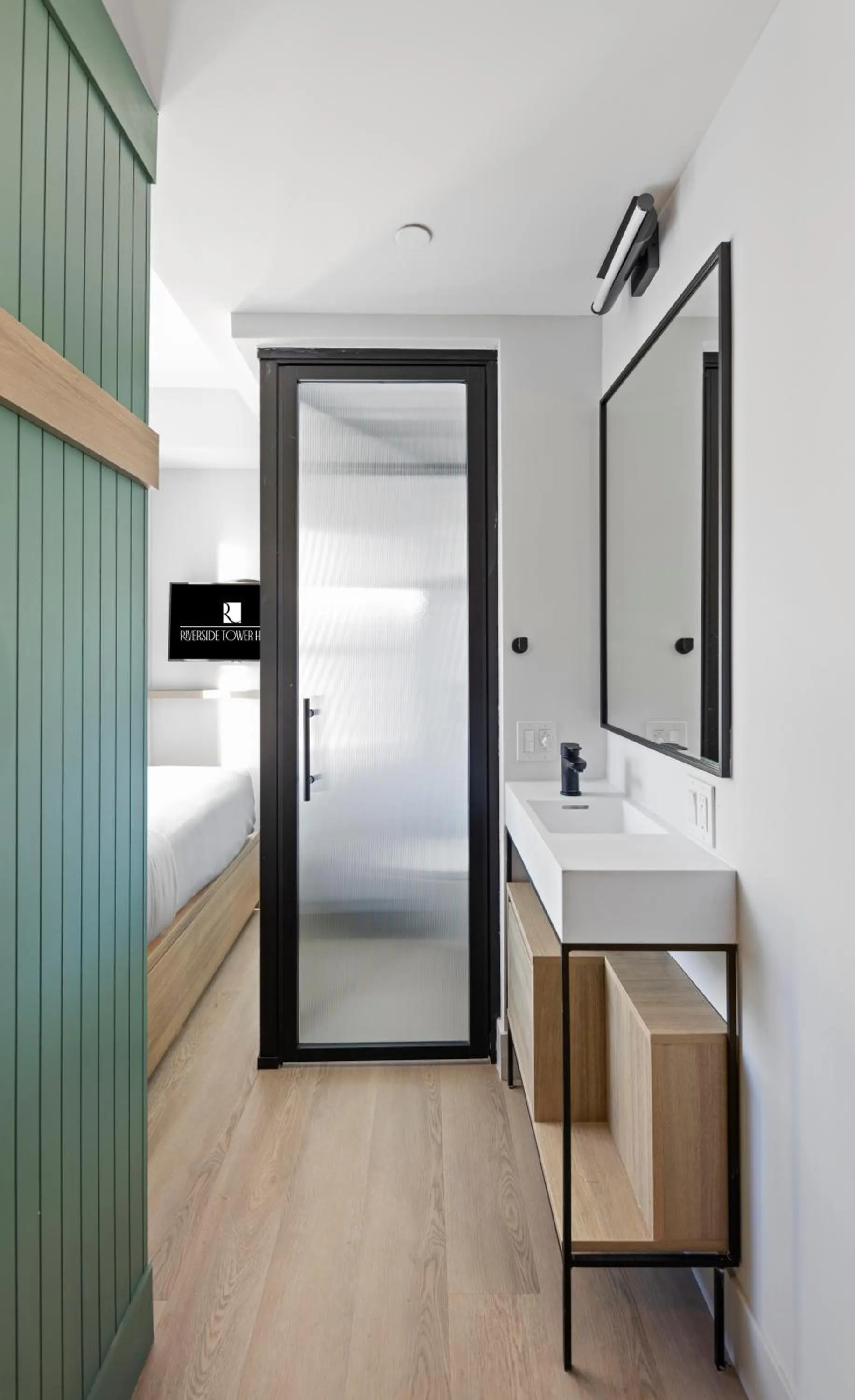 Bathroom, Bed in Riverside Tower Hotel