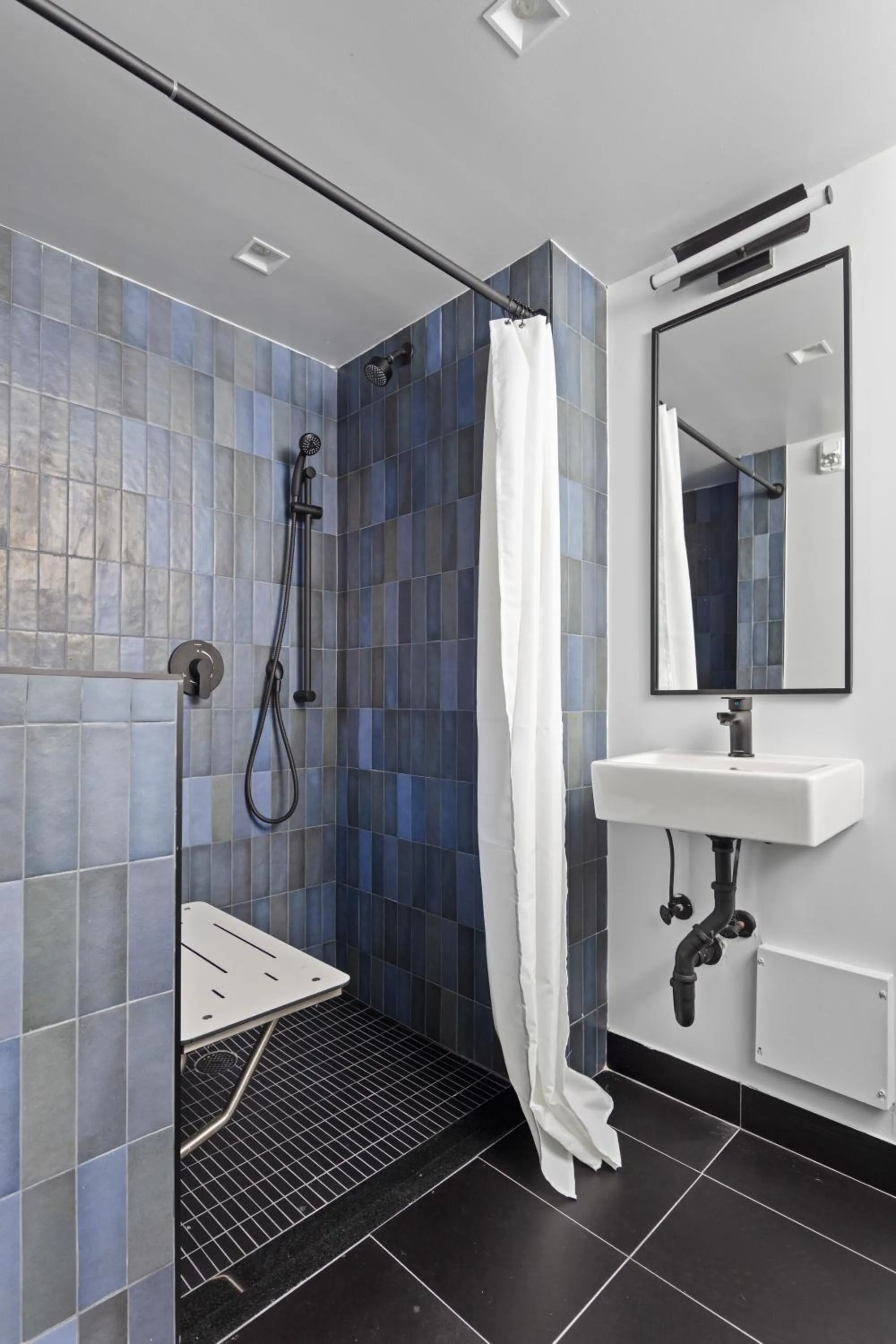 Shower in Riverside Tower Hotel