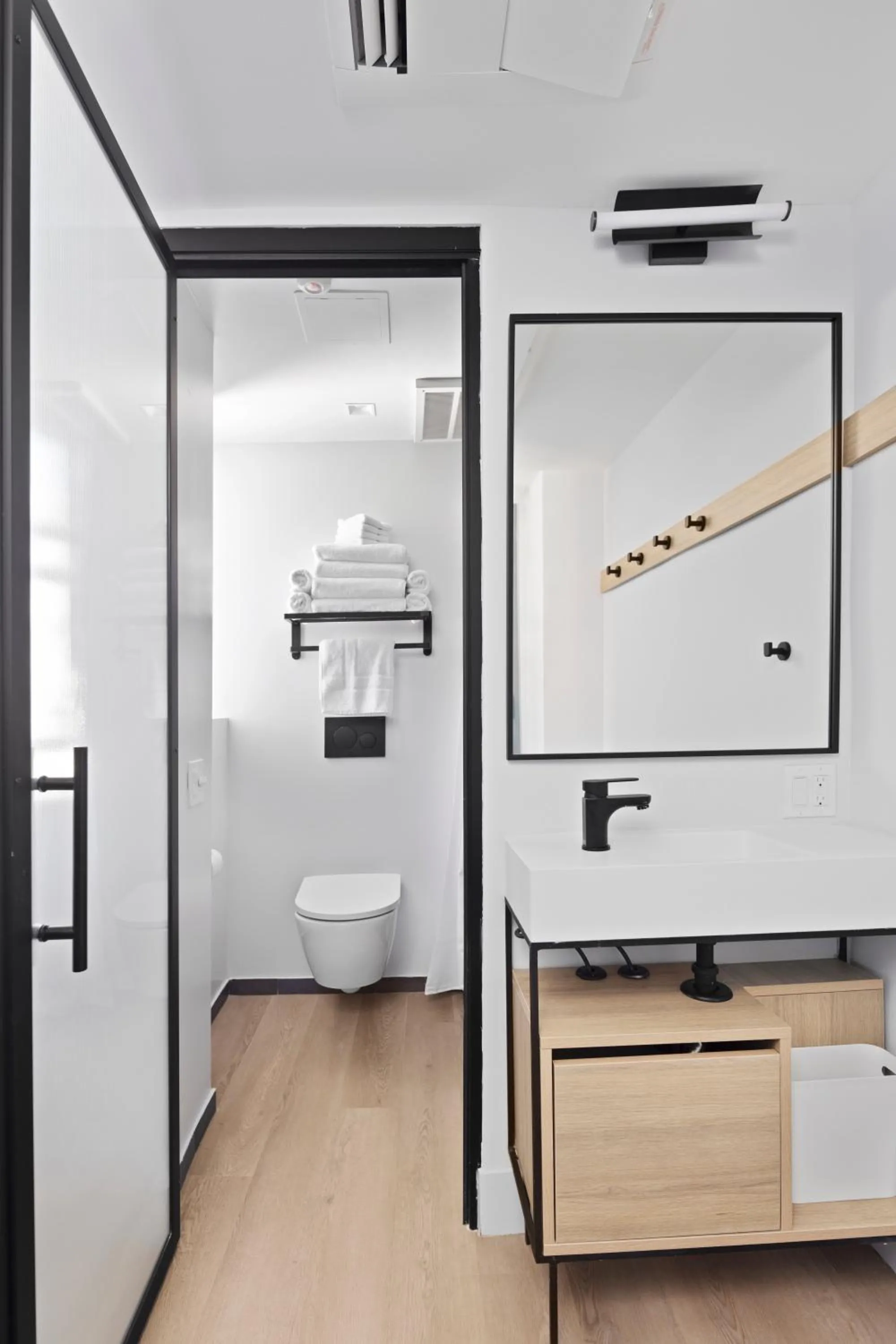 Toilet in Riverside Tower Hotel