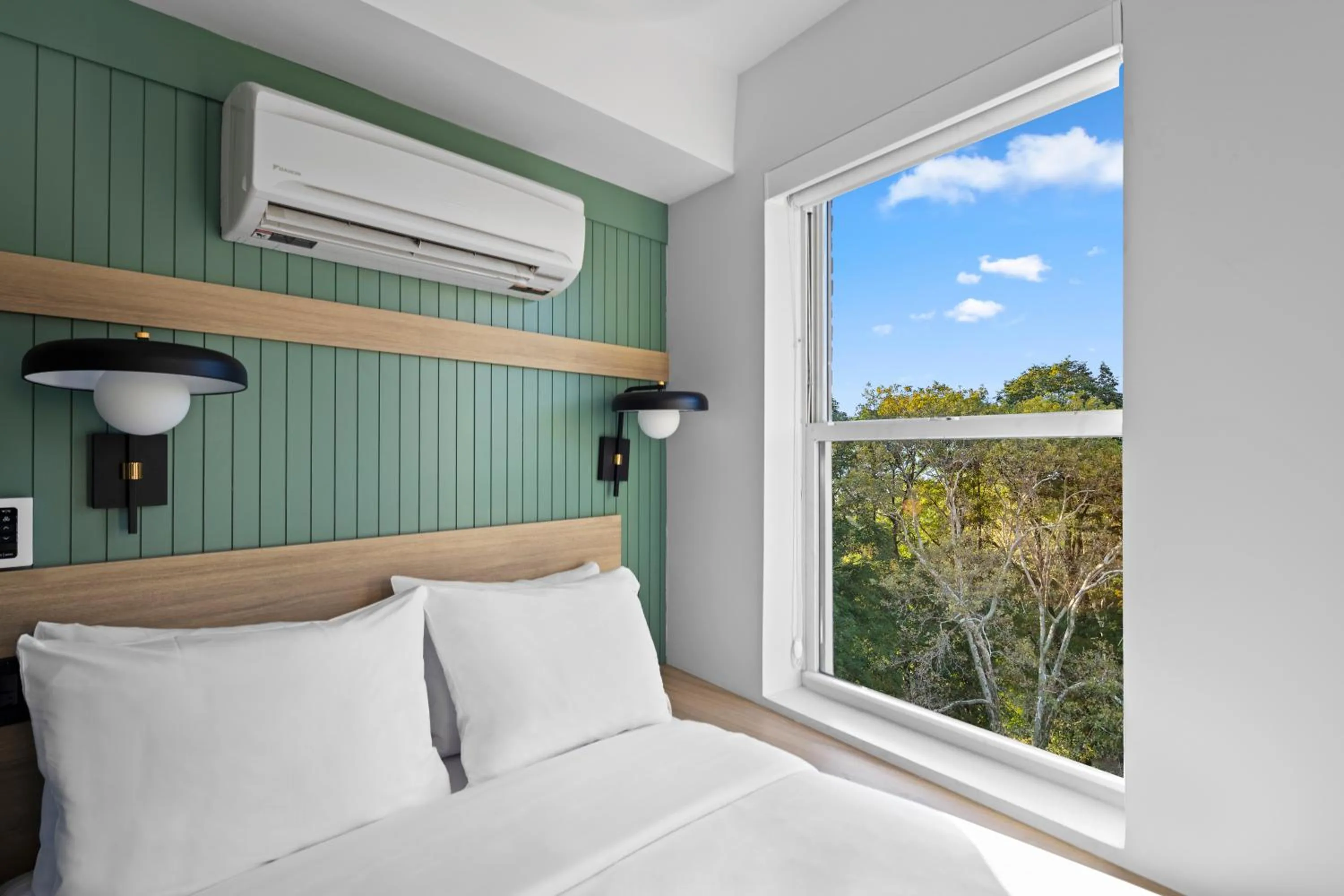 Bedroom, Bed in Riverside Tower Hotel