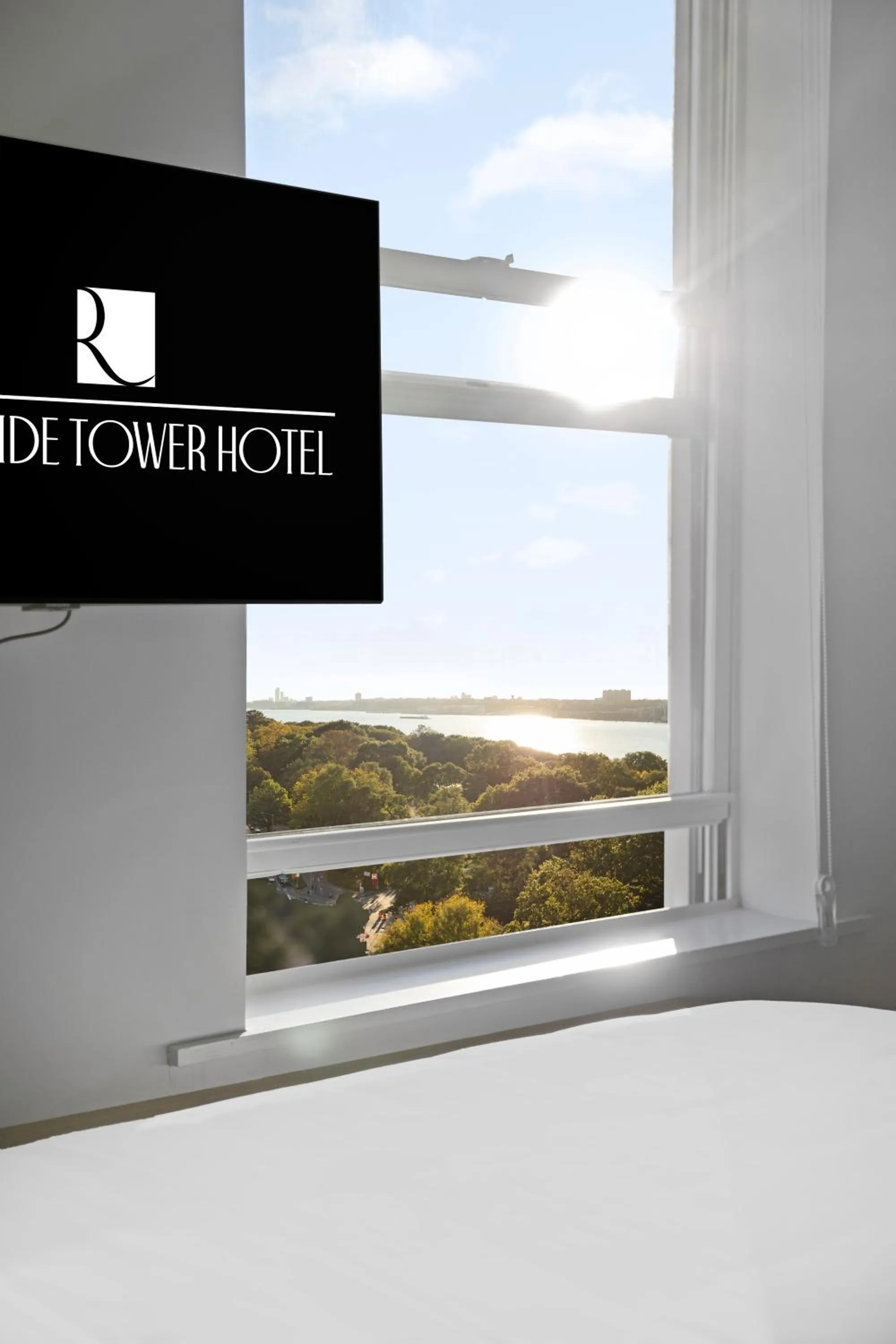 Natural landscape, Bed in Riverside Tower Hotel