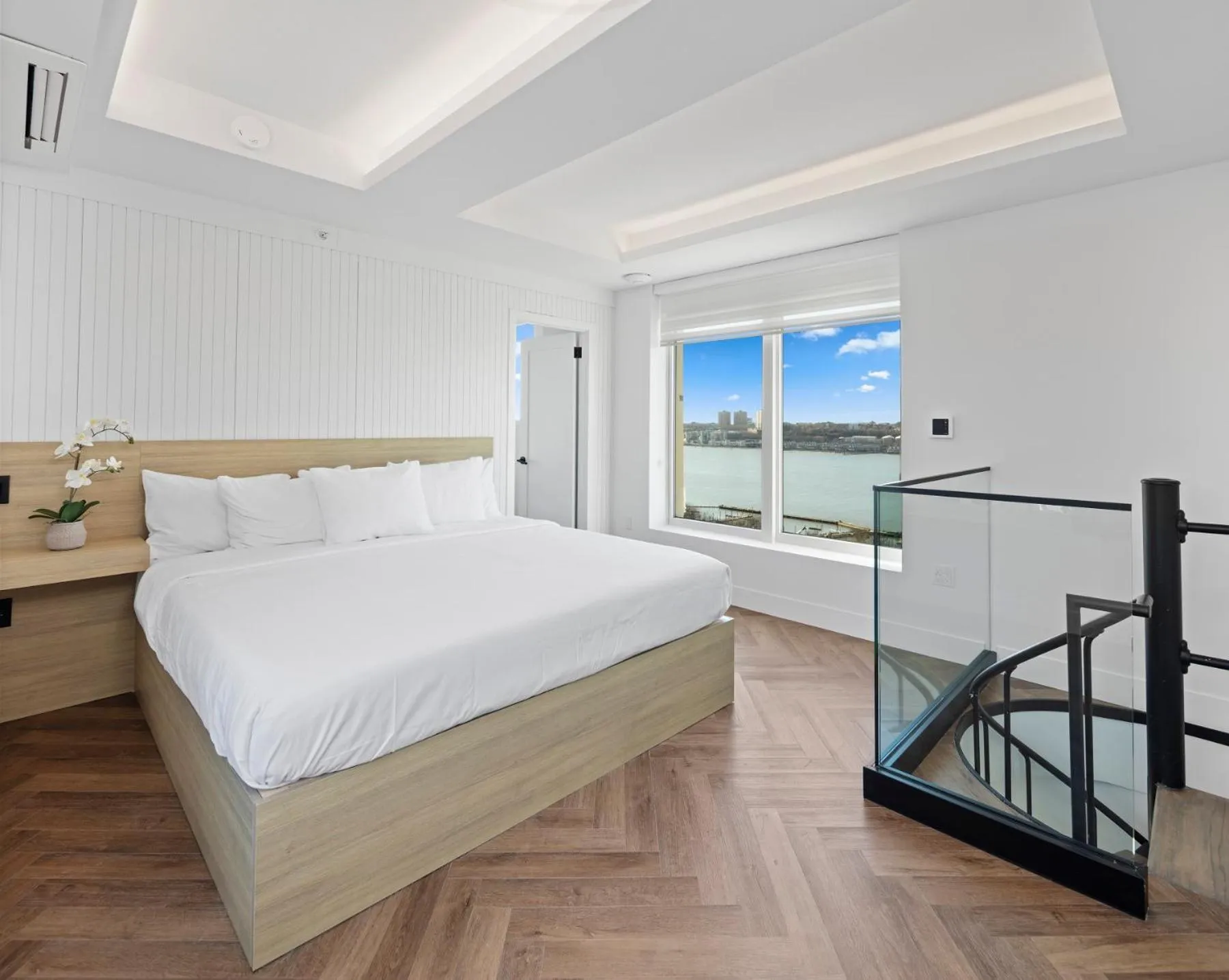 Bed in Riverside Tower Hotel