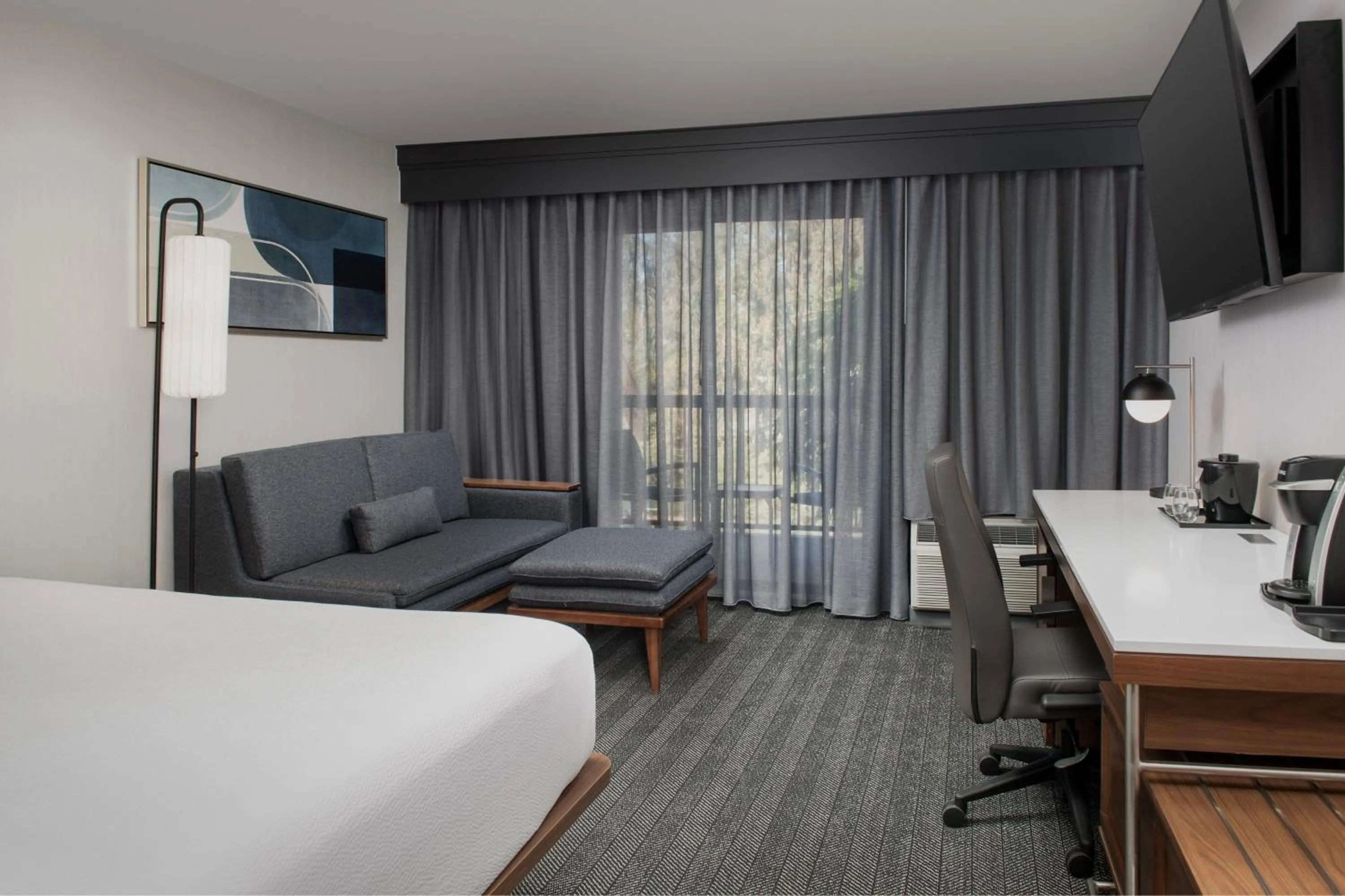 Photo of the whole room, Bed in Courtyard by Marriott San Diego Carlsbad