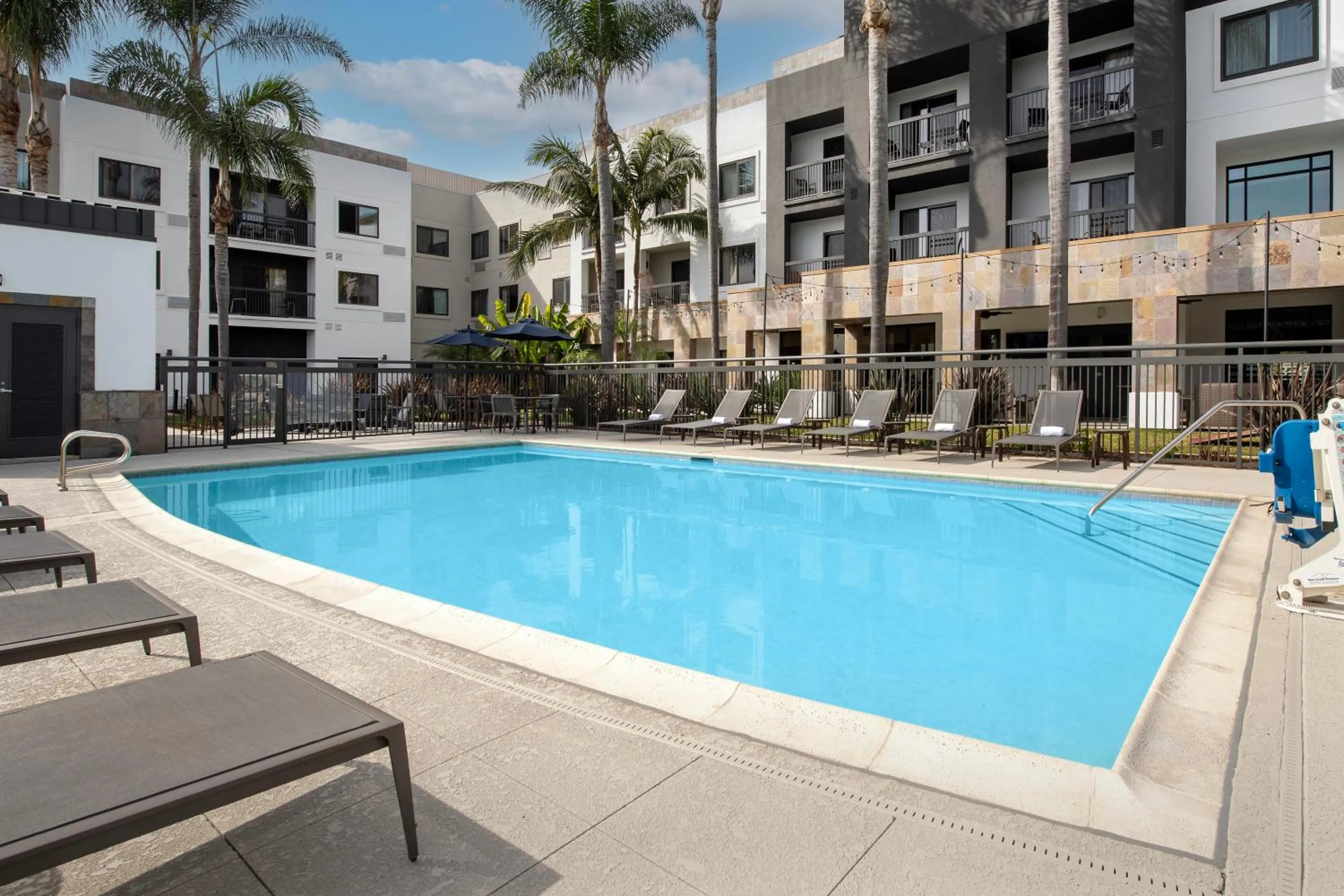 Swimming pool in Courtyard by Marriott San Diego Carlsbad