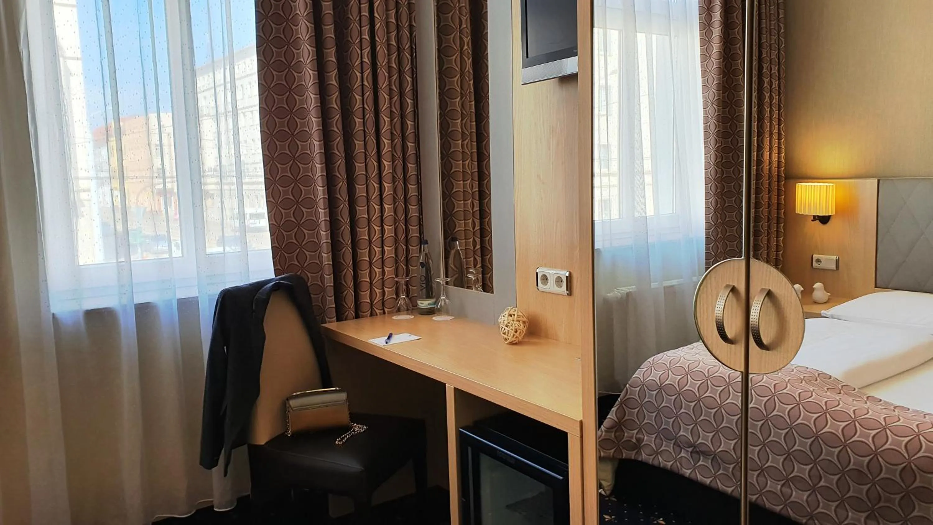 Staff, Bed in Hotel Atlas Halle