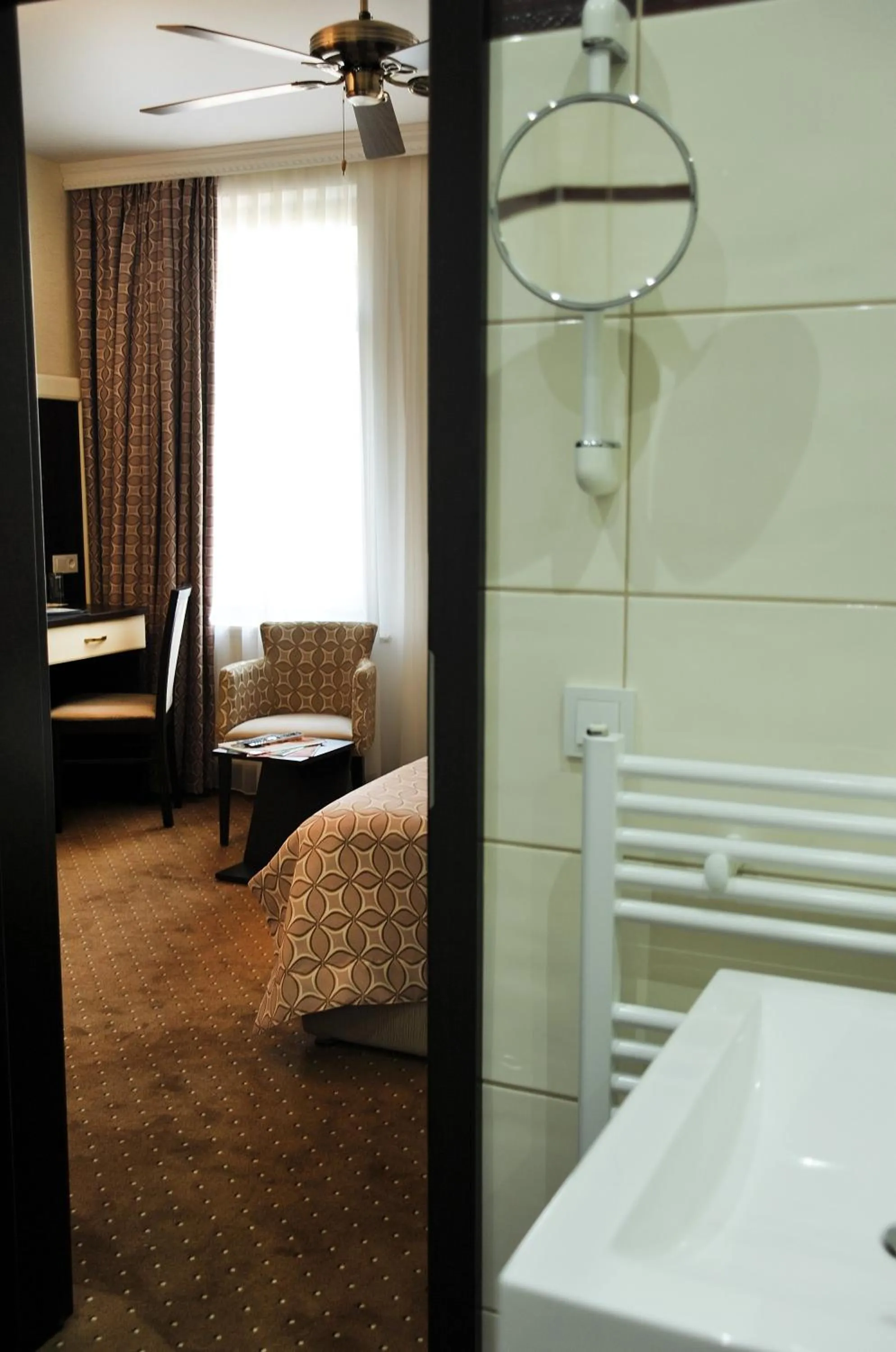 Bathroom, Bed in Hotel Atlas Halle