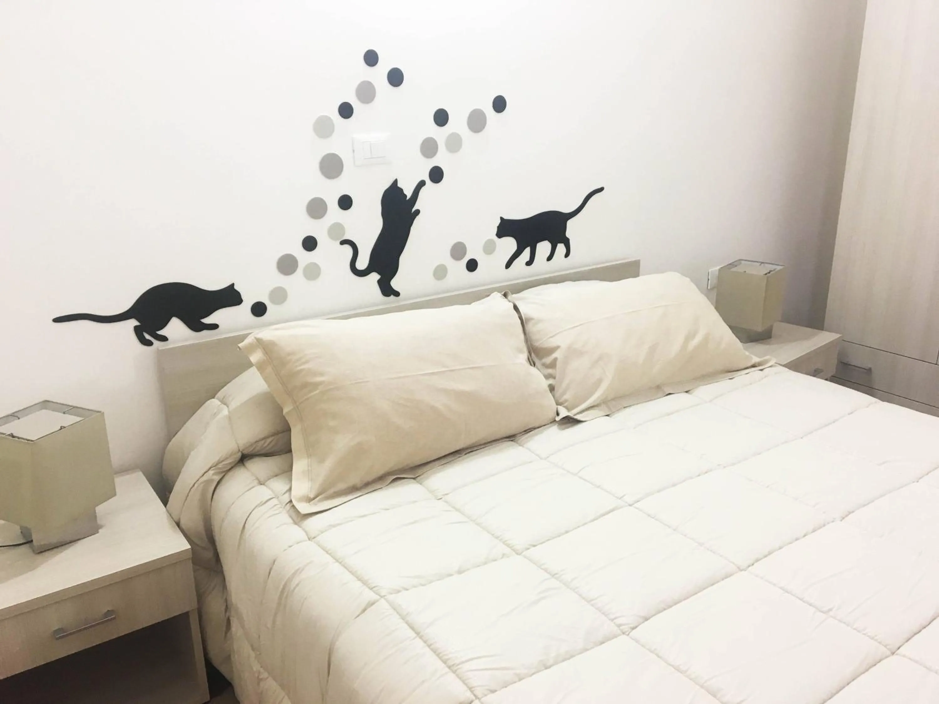 Photo of the whole room, Bed in Residence R&B Tyrrhenum