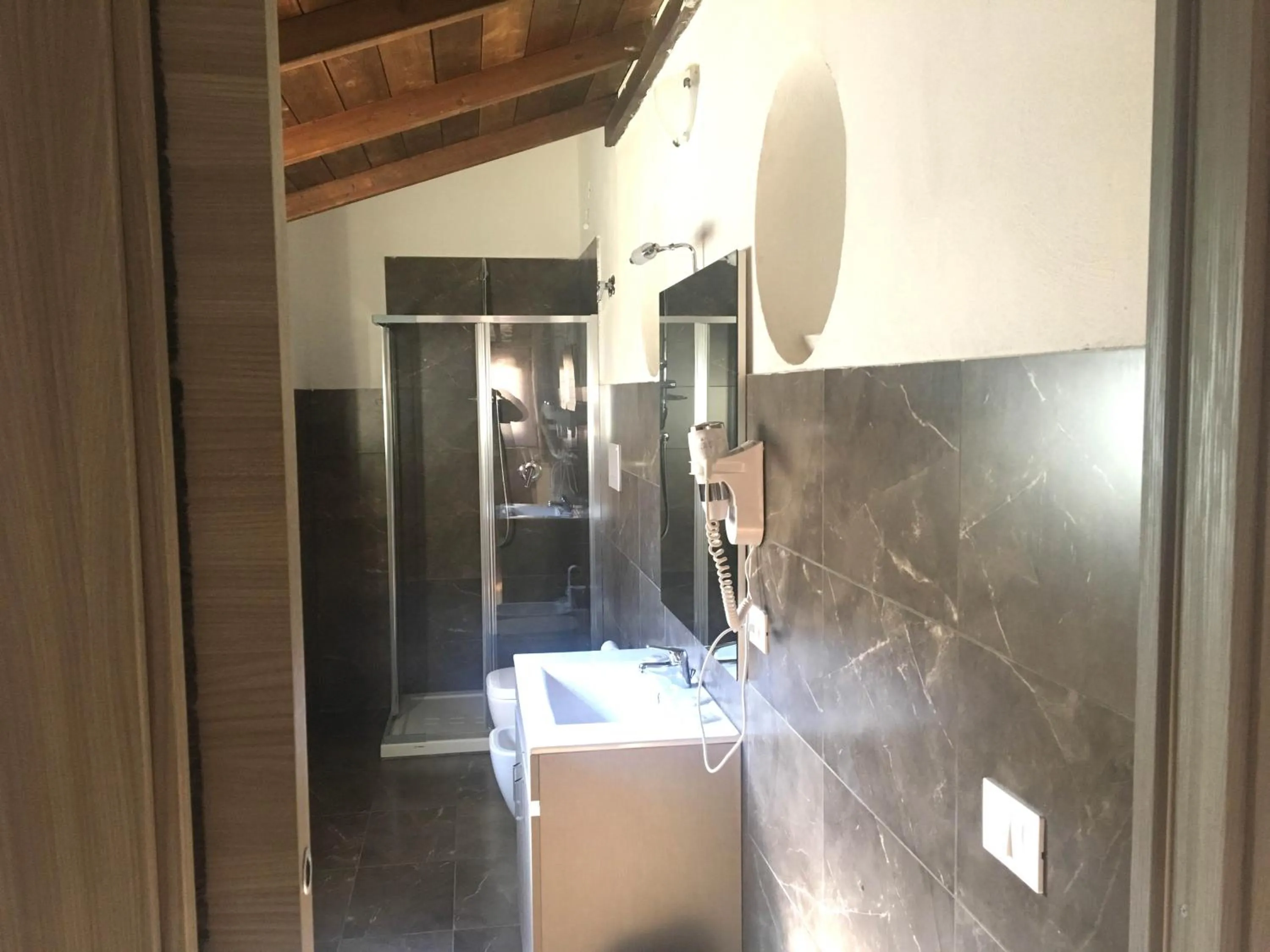 Bathroom in Residence R&B Tyrrhenum