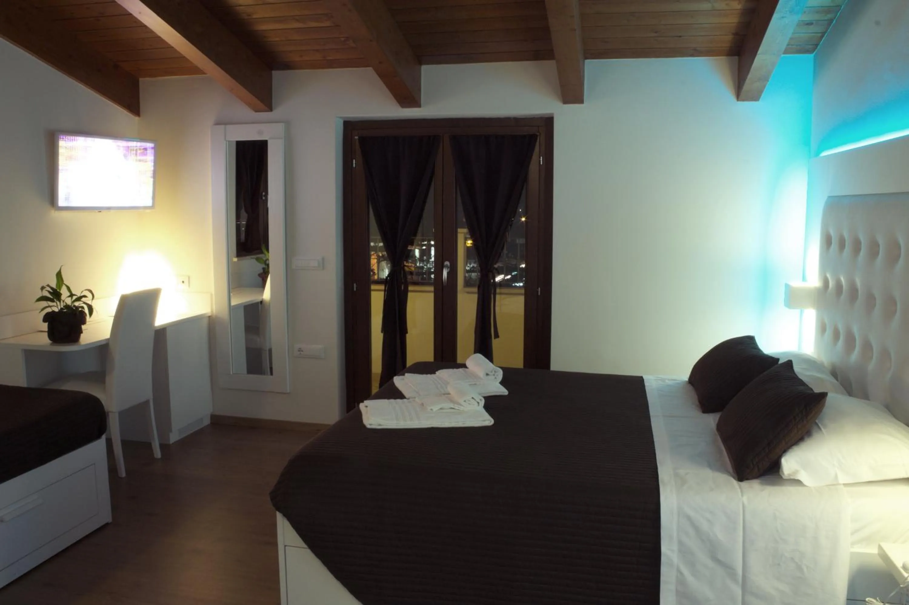 Balcony/Terrace, Bed in Boutique Hotel e Spa Città Bianca