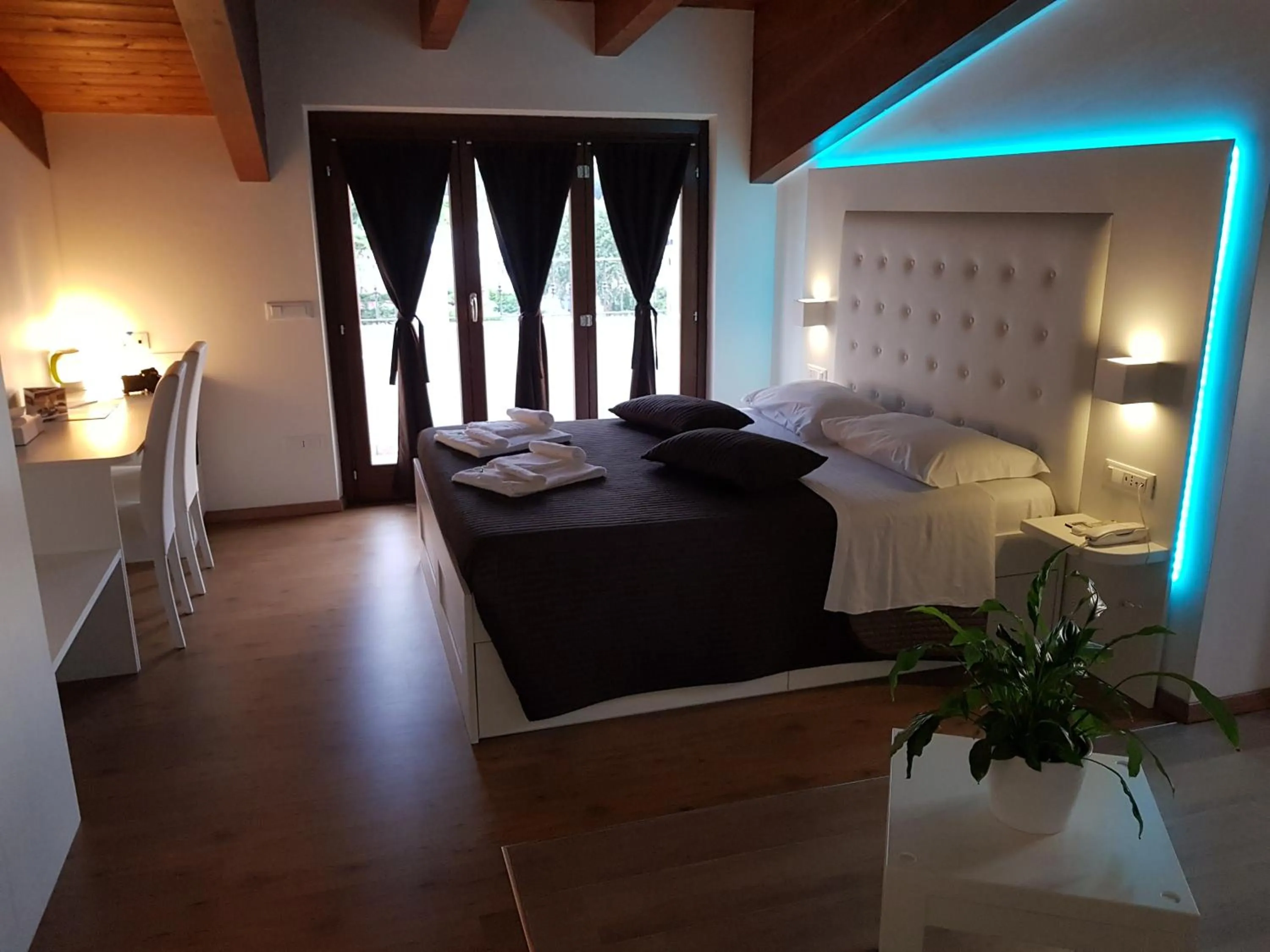 Photo of the whole room, Bed in Boutique Hotel e Spa Città Bianca