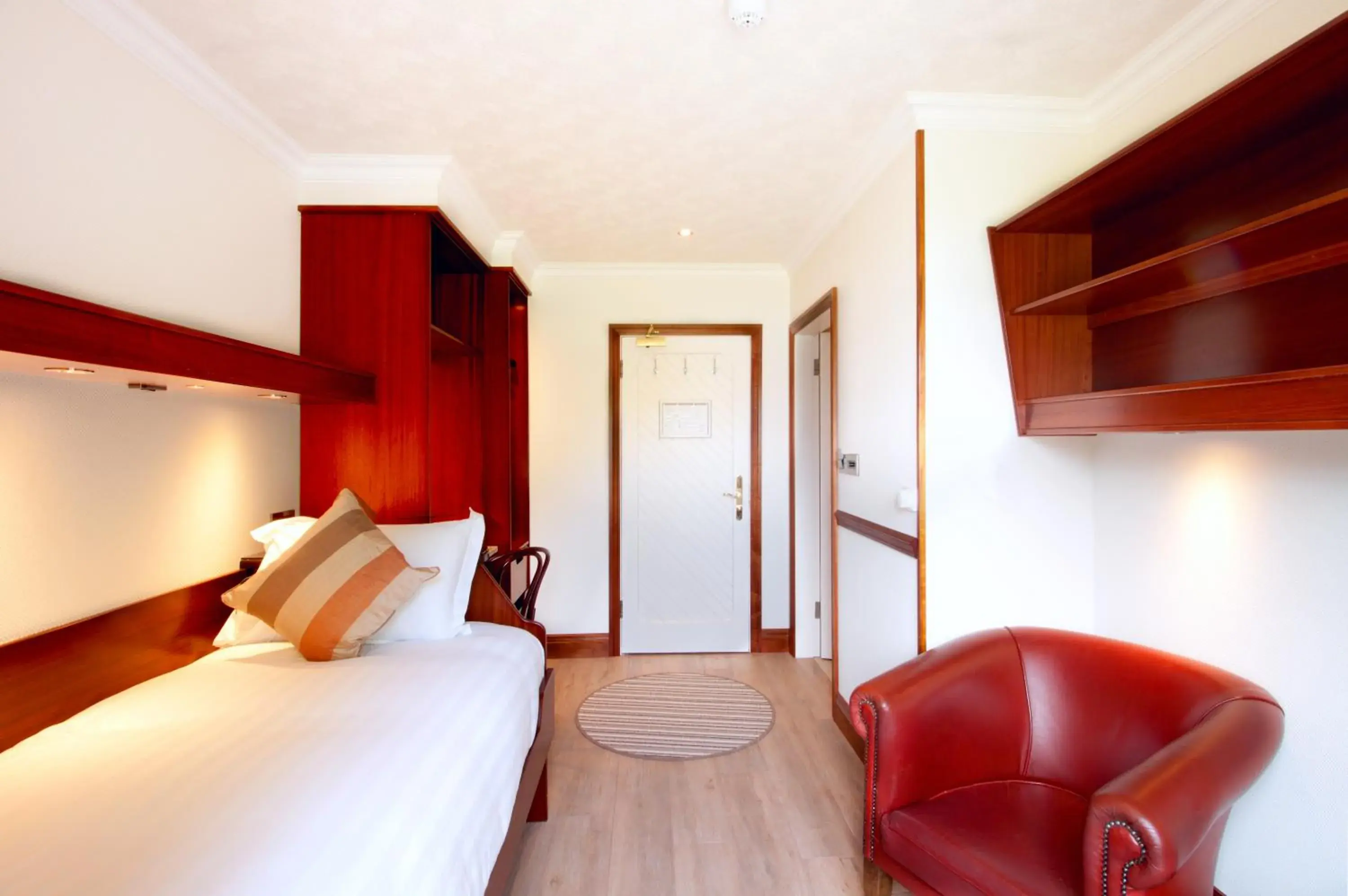 Bedroom, Bed in The Lodge @ Harvey's Point Bedroom, Bed in The Lodge @ Harvey's Point