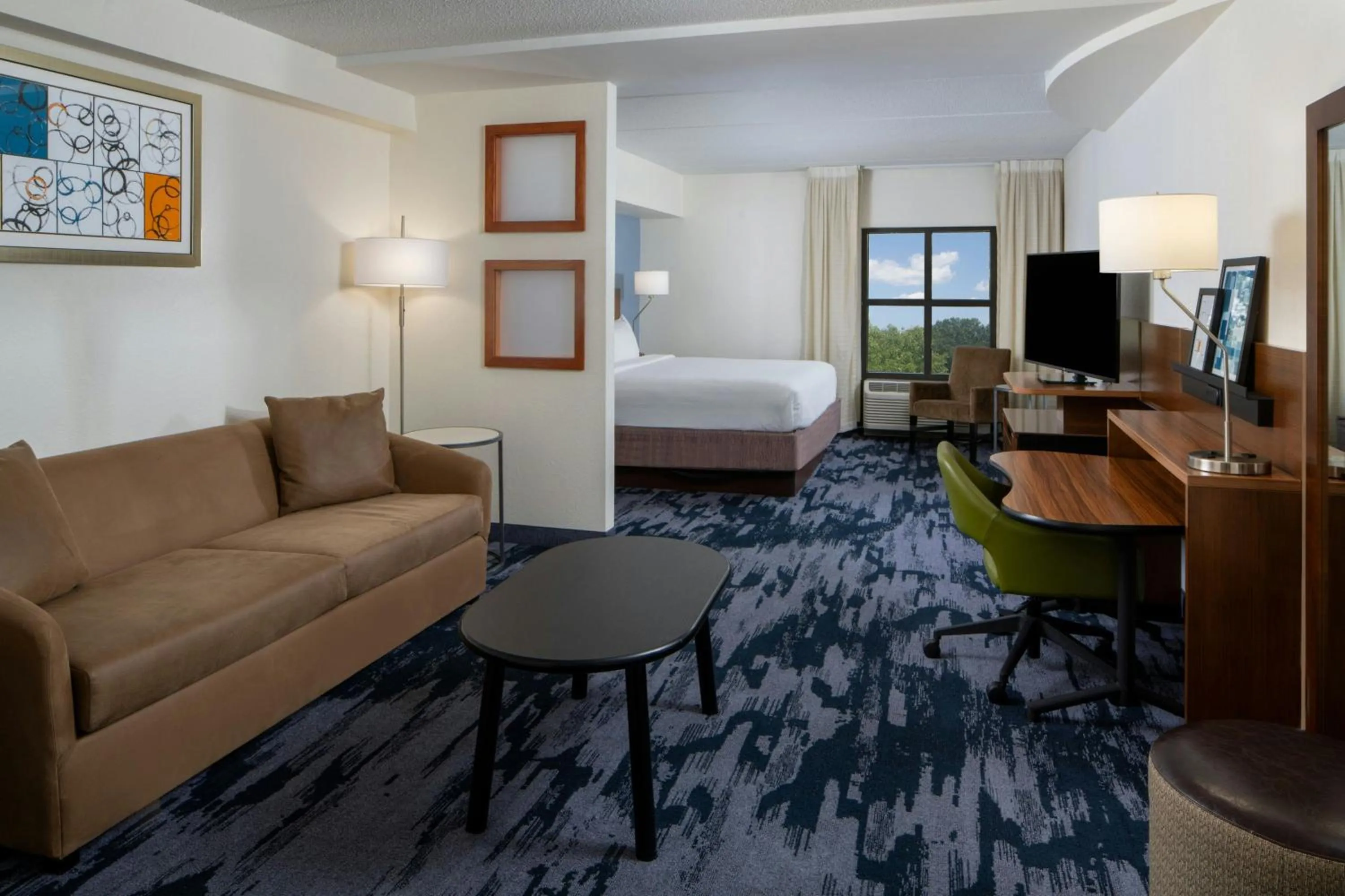Photo of the whole room, Bed in Fairfield Inn and Suites Atlanta Airport South/Sullivan Road