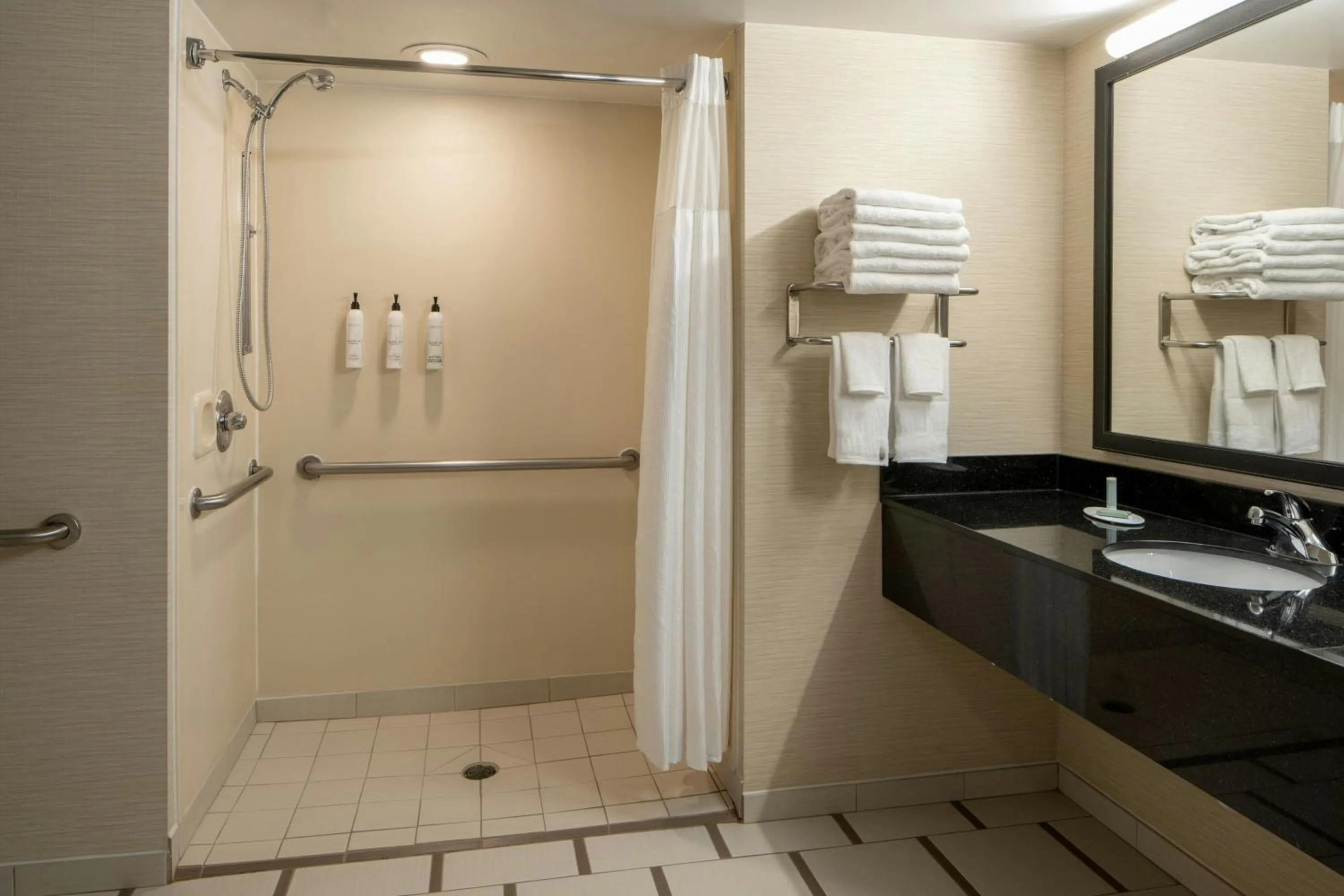 Bathroom in Fairfield Inn and Suites Atlanta Airport South/Sullivan Road