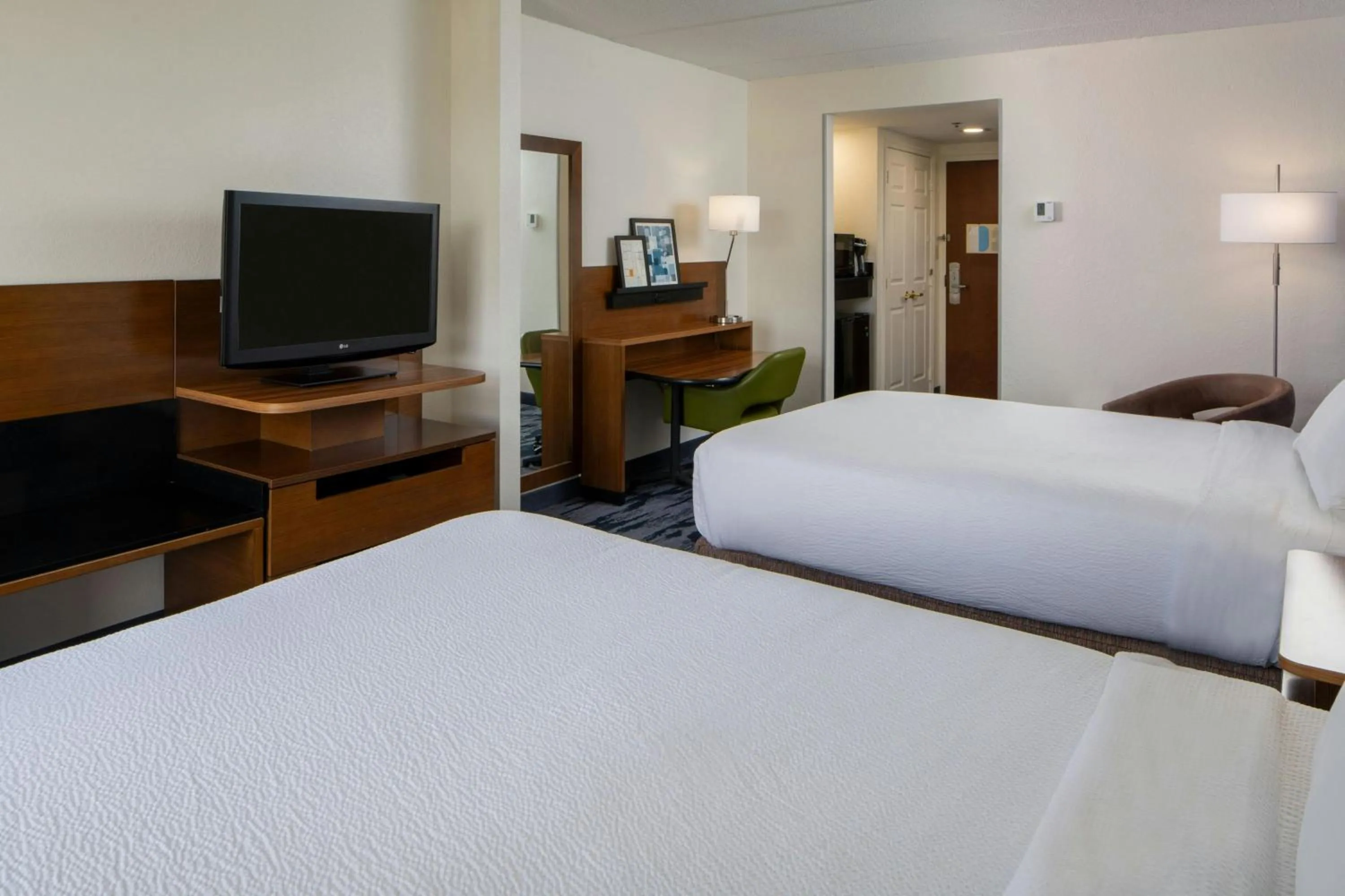 Photo of the whole room, Bed in Fairfield Inn and Suites Atlanta Airport South/Sullivan Road