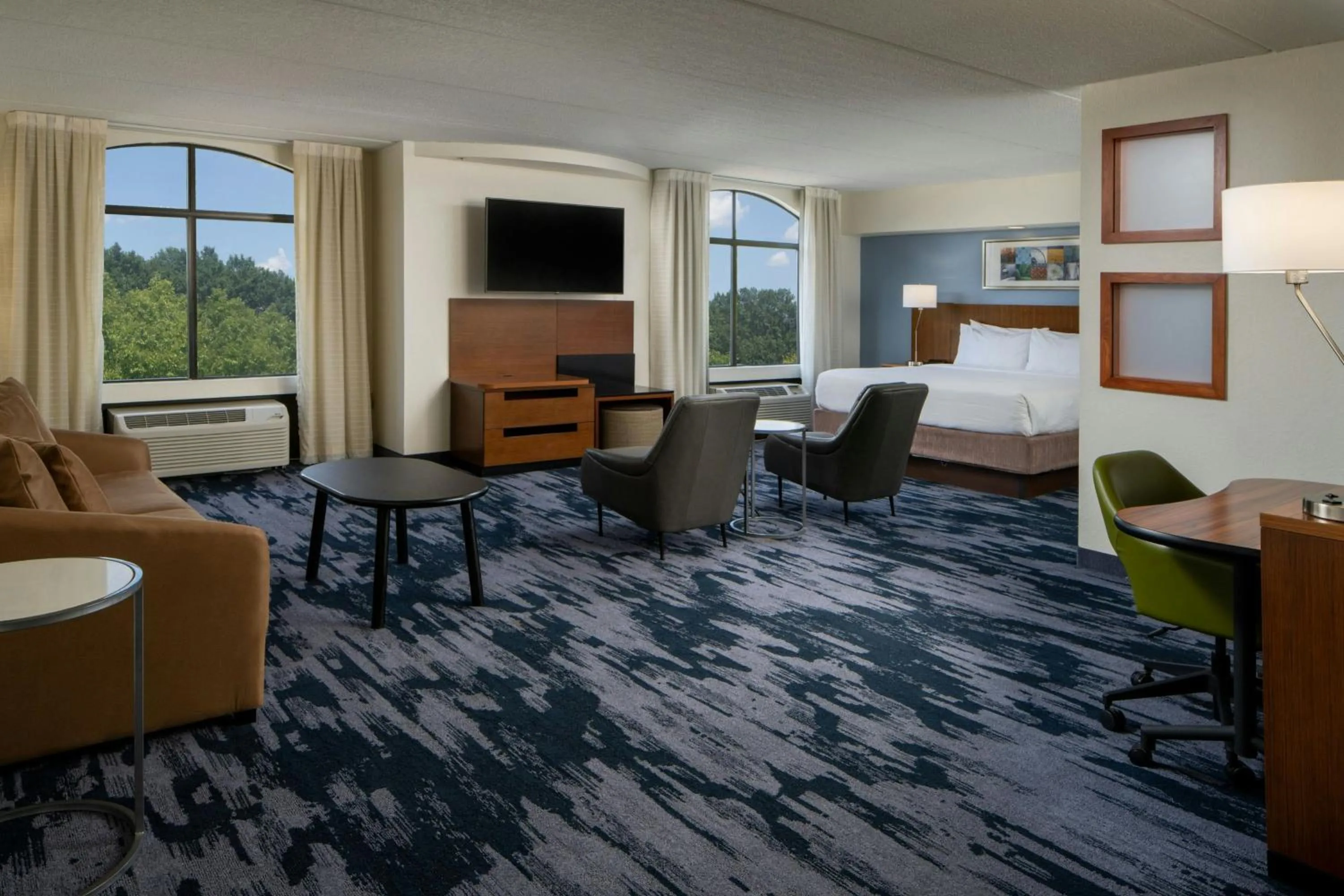 Photo of the whole room, Bed in Fairfield Inn and Suites Atlanta Airport South/Sullivan Road