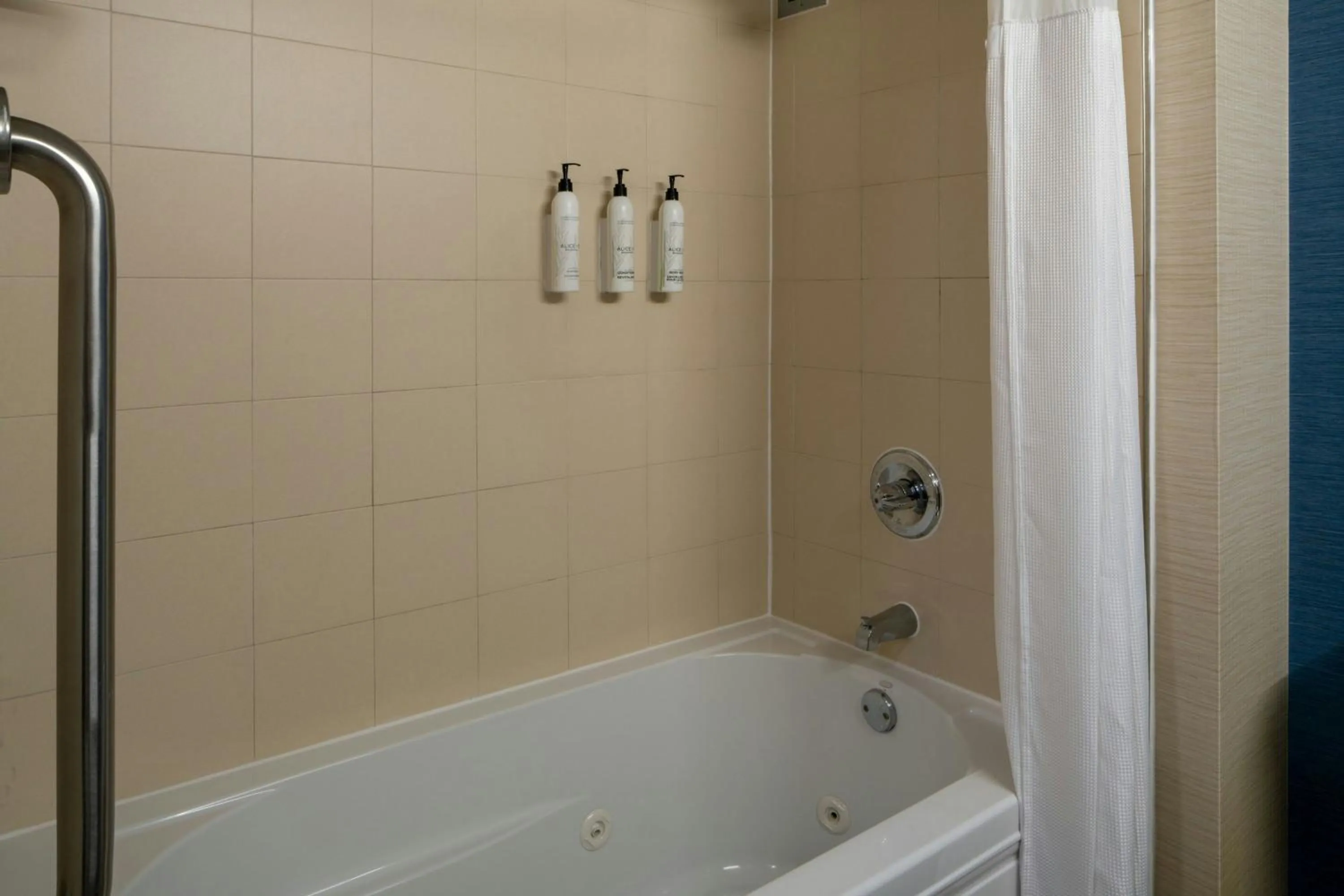 Bathroom in Fairfield Inn and Suites Atlanta Airport South/Sullivan Road