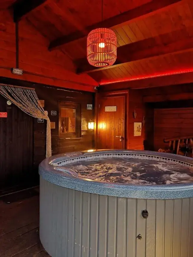Queen Room with Spa Bath in Het Filipijns Slaaphuisje Queen Room with Spa Bath in Het Filipijns Slaaphuisje
