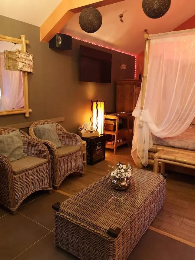 King Suite with Spa Bath in Het Filipijns Slaaphuisje