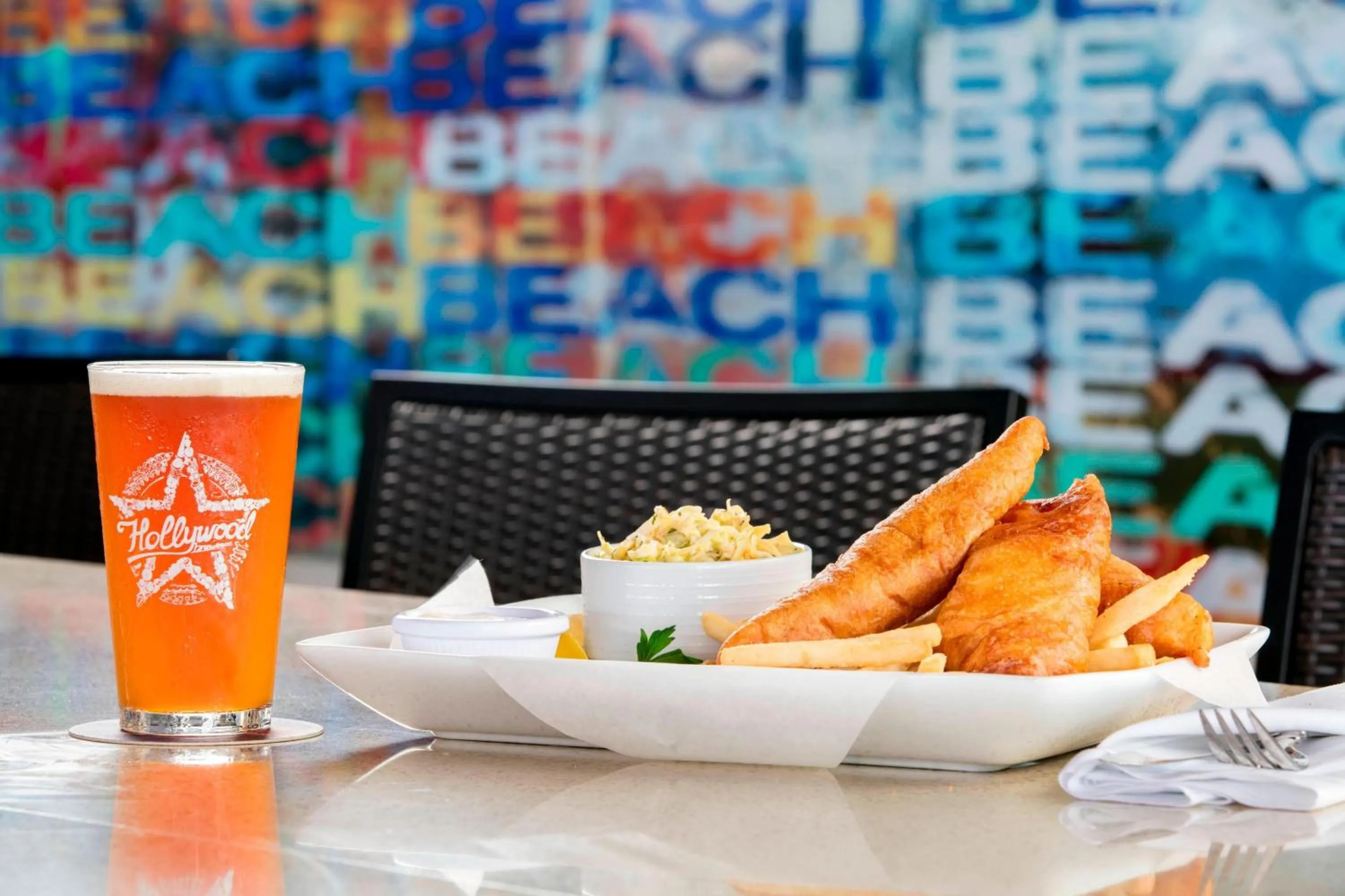 Lounge or bar in Hollywood Beach Marriott