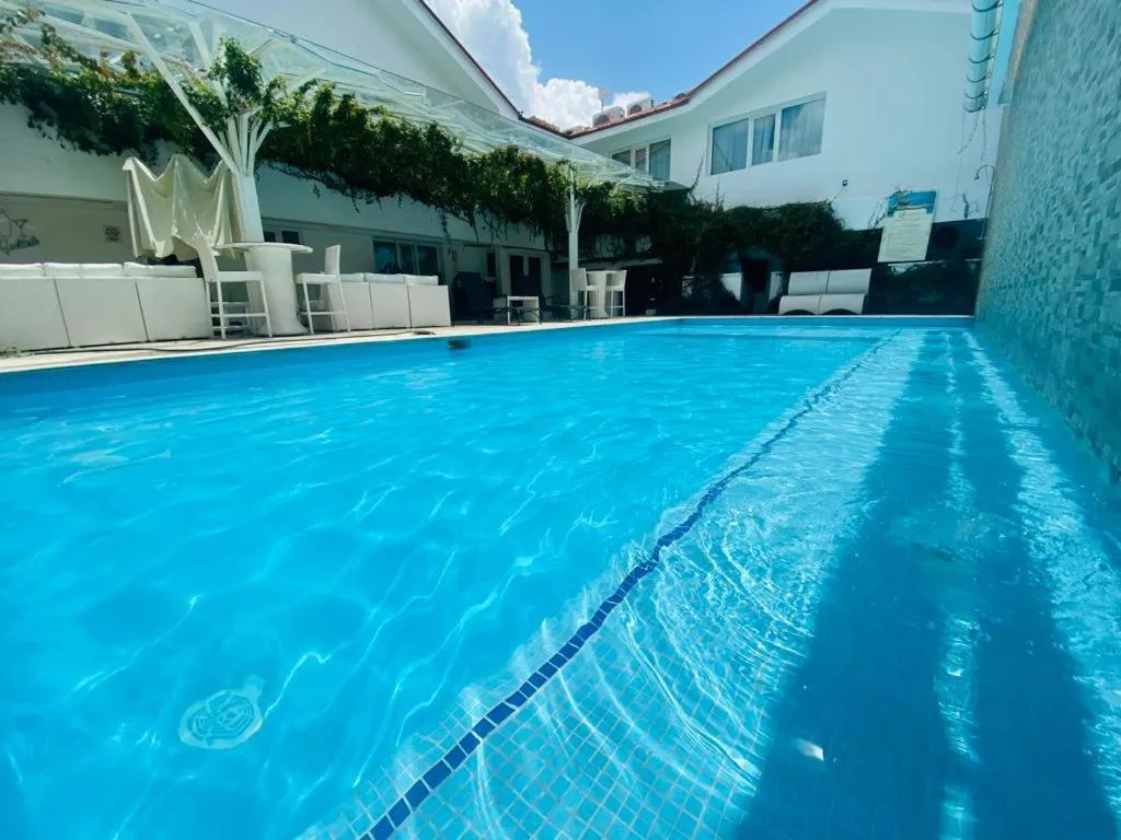 Swimming pool in Isabella Boutique Hotel