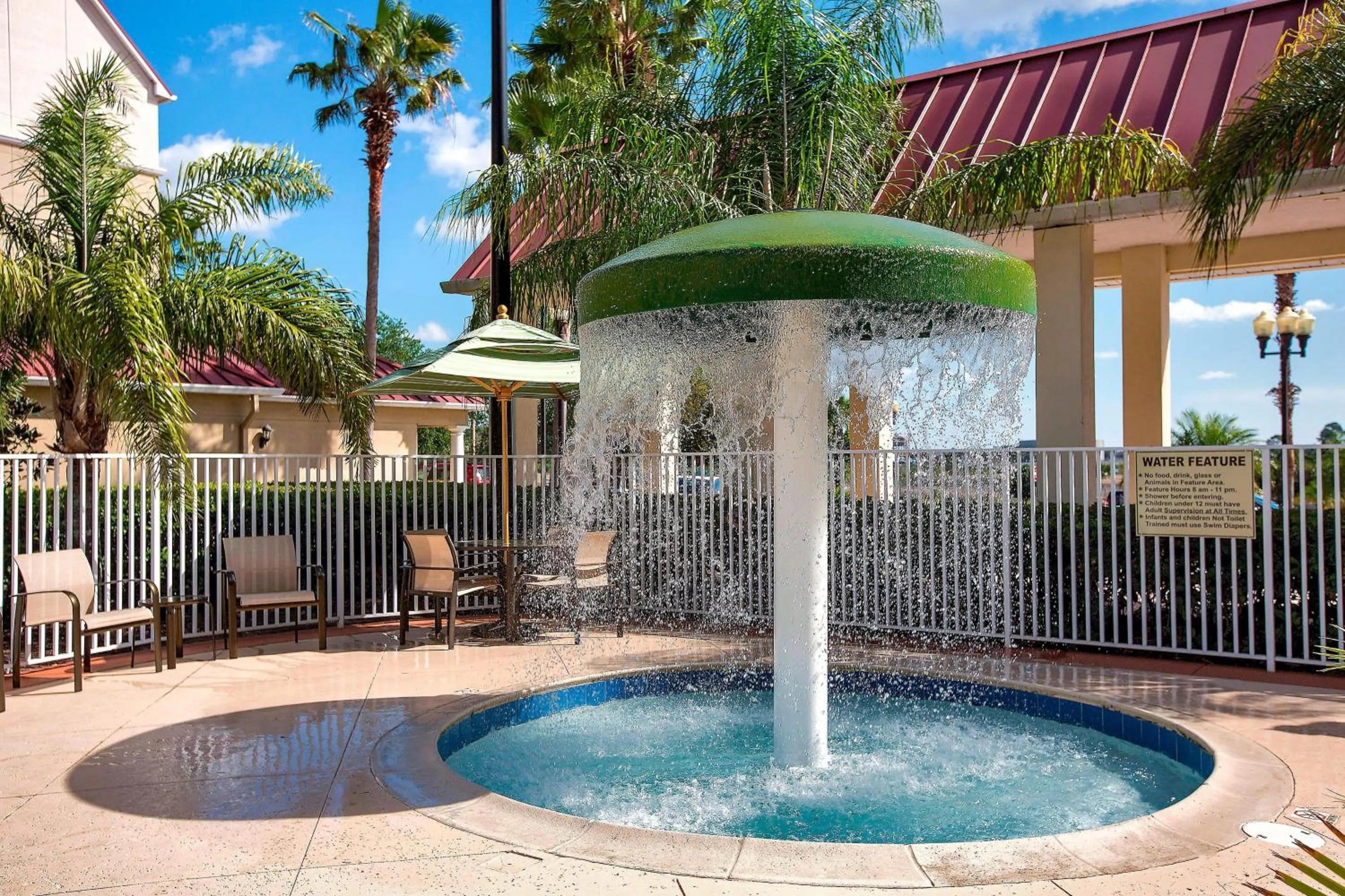 Swimming pool in SpringHill Suites by Marriott Orlando Convention Center