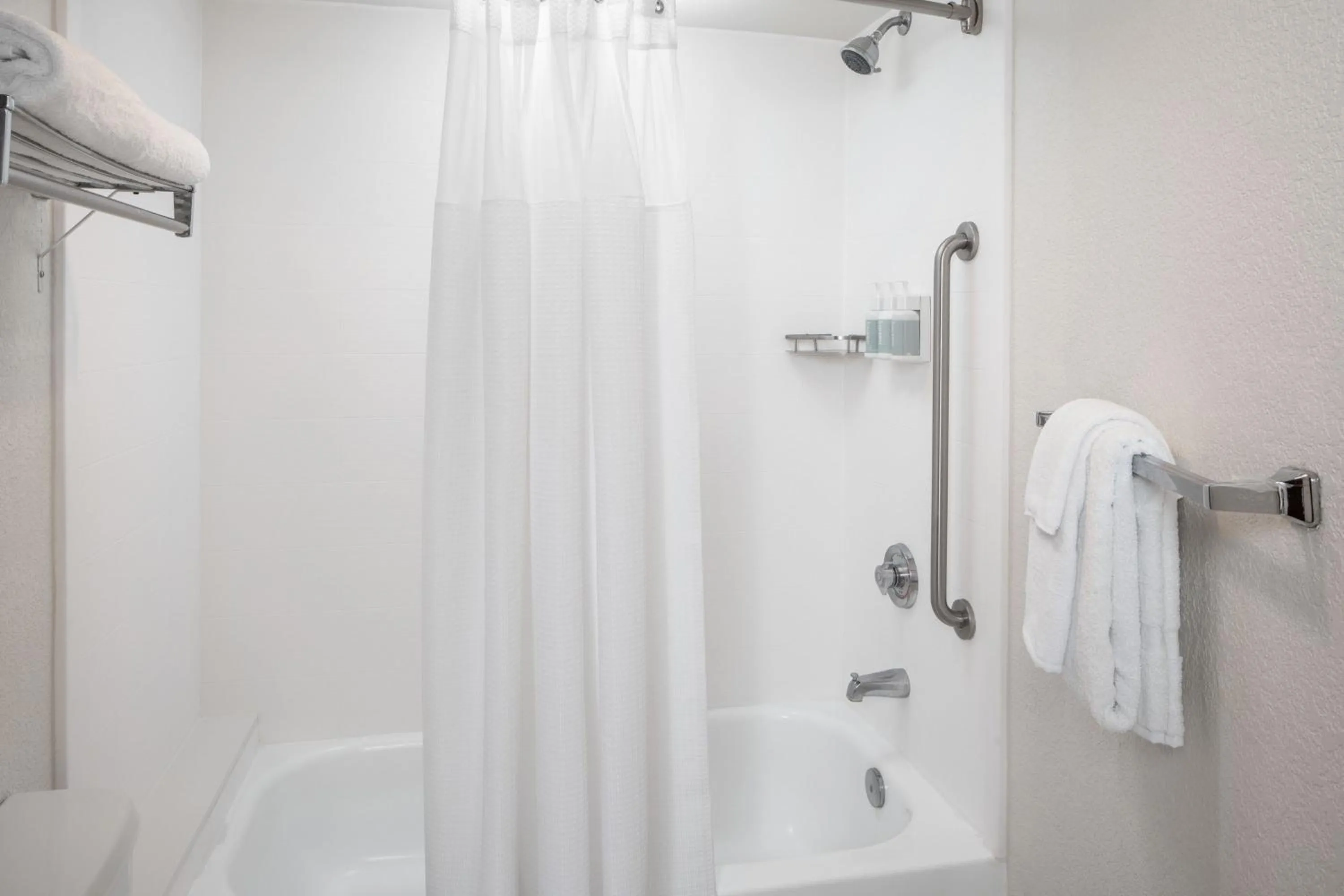 Bathroom in SpringHill Suites by Marriott Orlando Convention Center