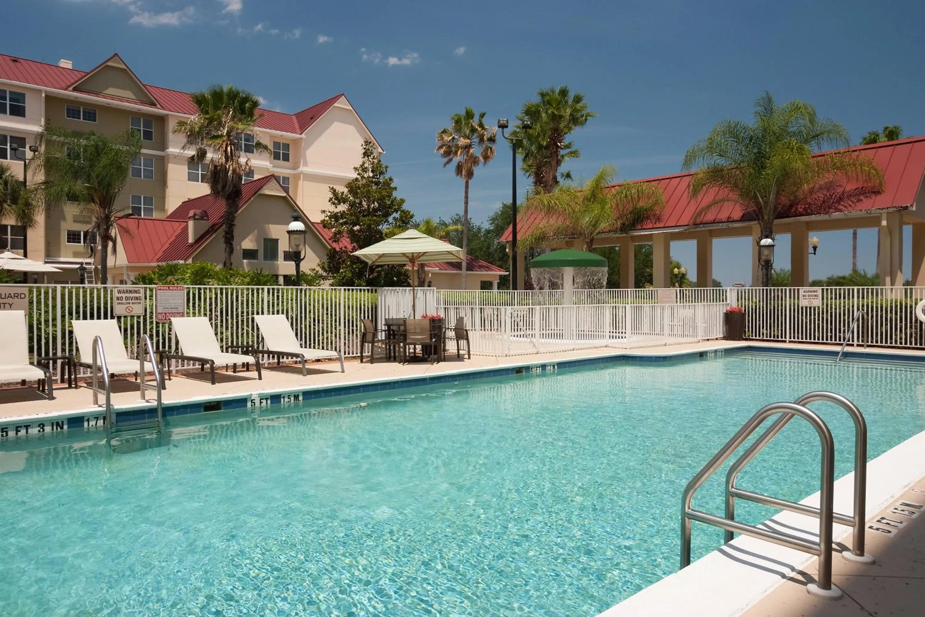 Swimming pool in SpringHill Suites by Marriott Orlando Convention Center
