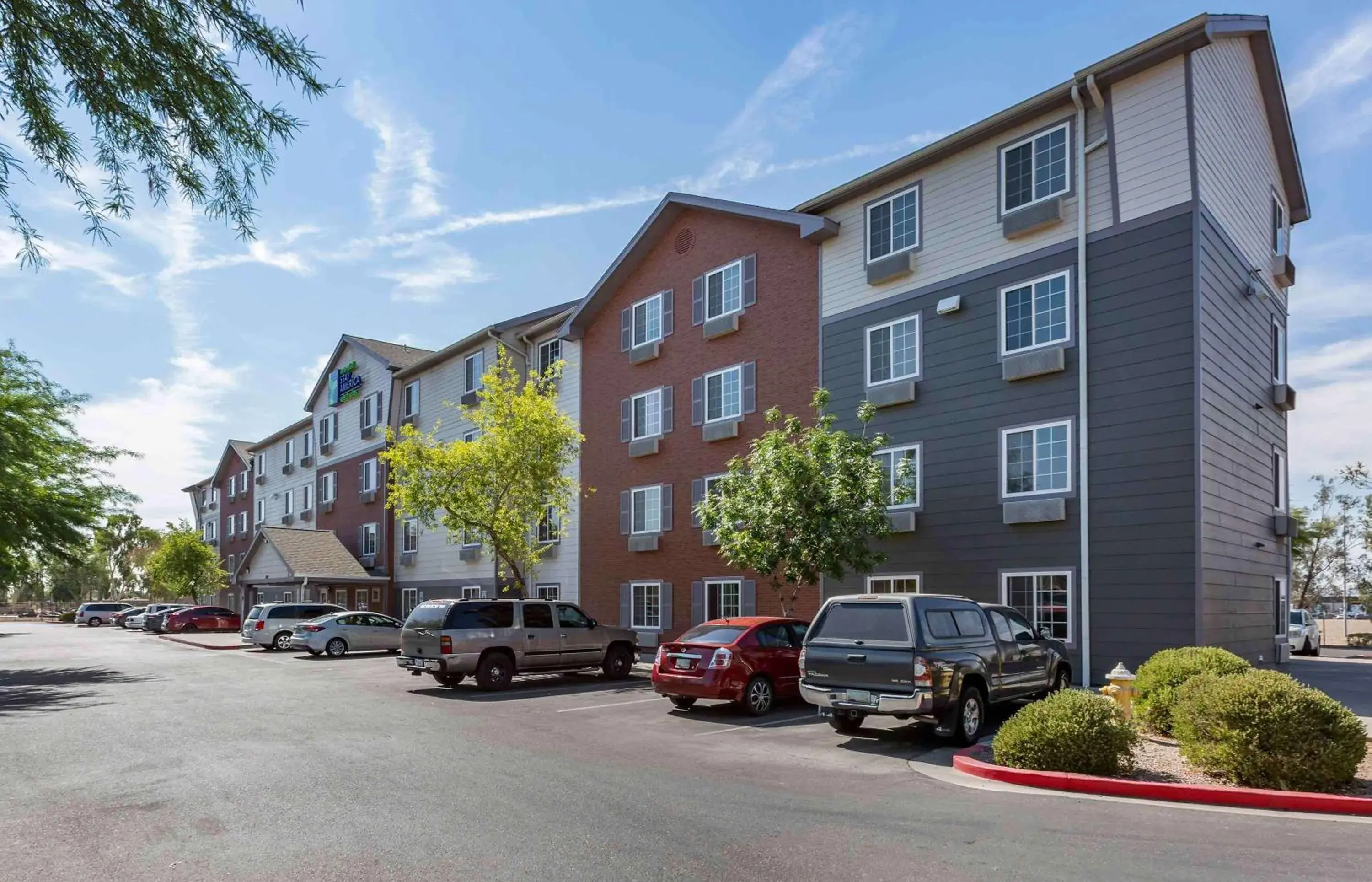 Property building in Extended Stay America Select Suites - Phoenix - West Property building in Extended Stay America Select Suites - Phoenix - West