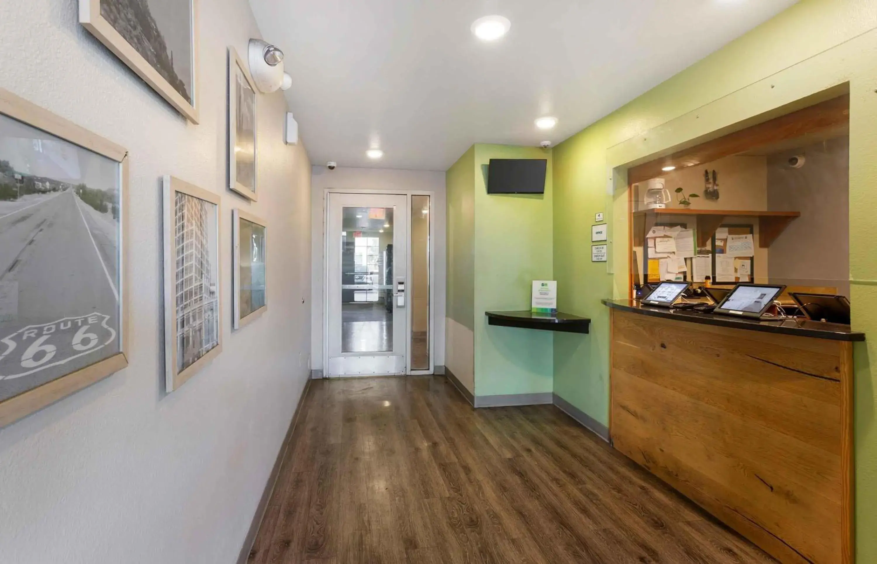 Lobby or reception in Extended Stay America Select Suites - Phoenix - West Lobby or reception in Extended Stay America Select Suites - Phoenix - West