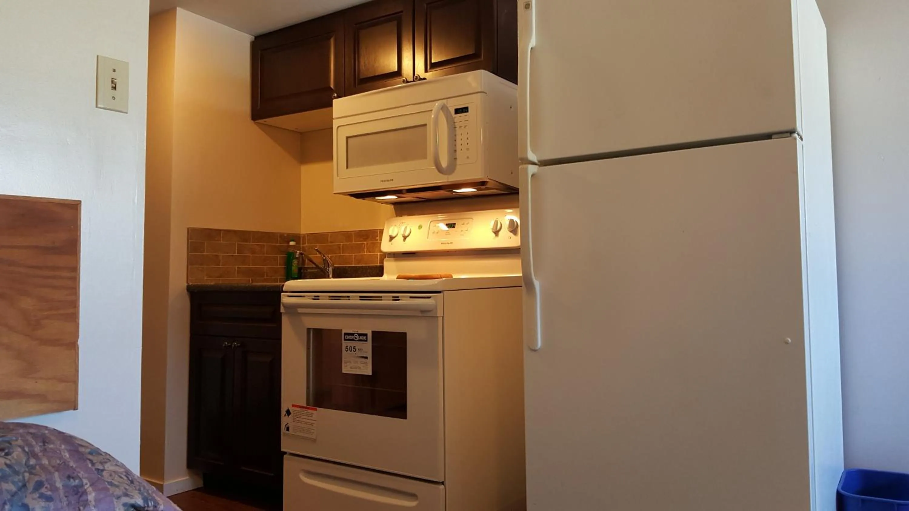 Kitchen or kitchenette in Hat Motel